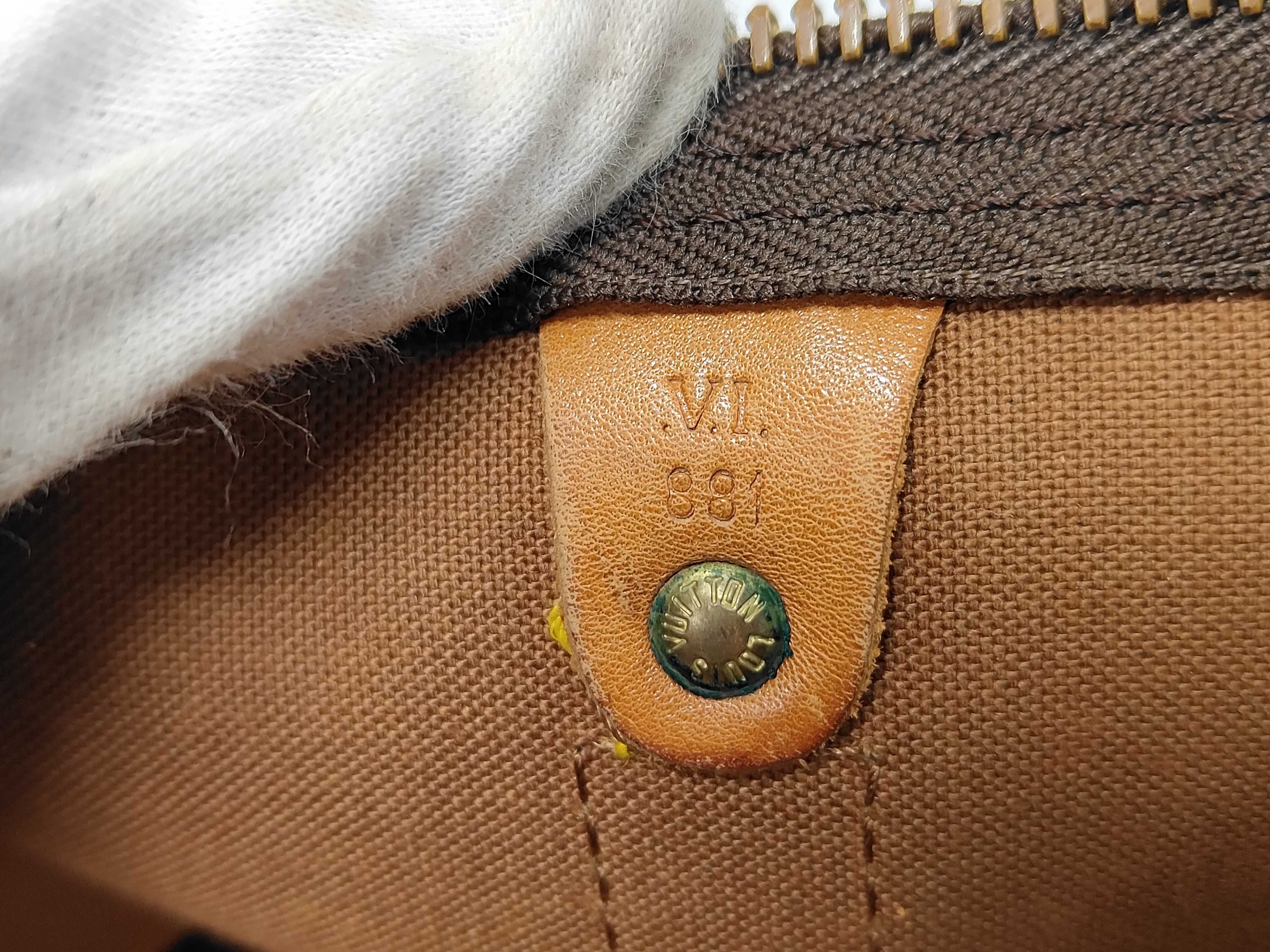 LV Boston Bag Keepall 60 Bandoulière Boston Bag — view 10