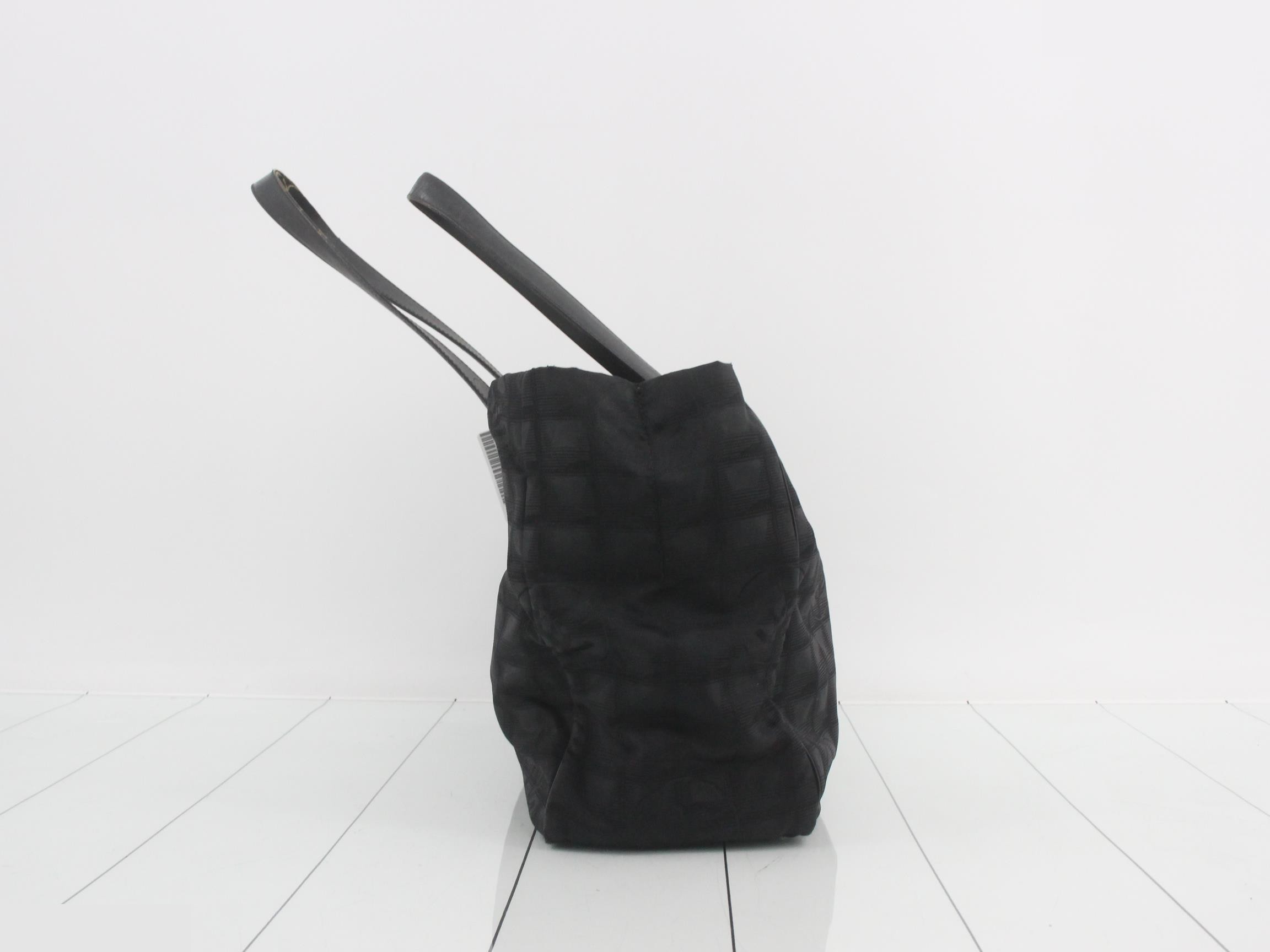 New Travel Line Nylon Tote Bag, Black — view 4