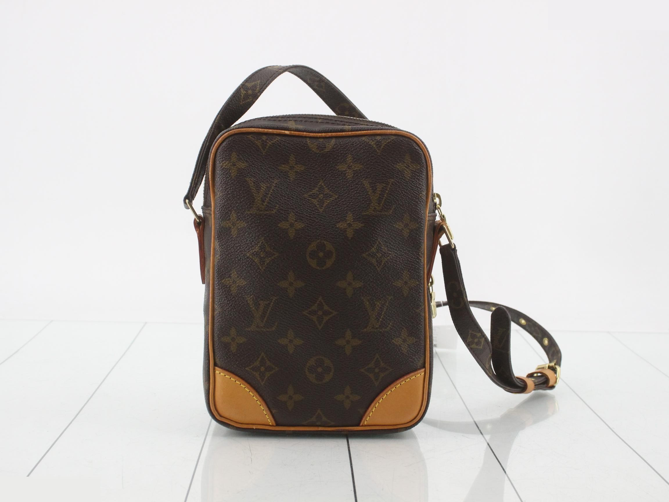 M45236 Amazon Shoulder Bag — view 2