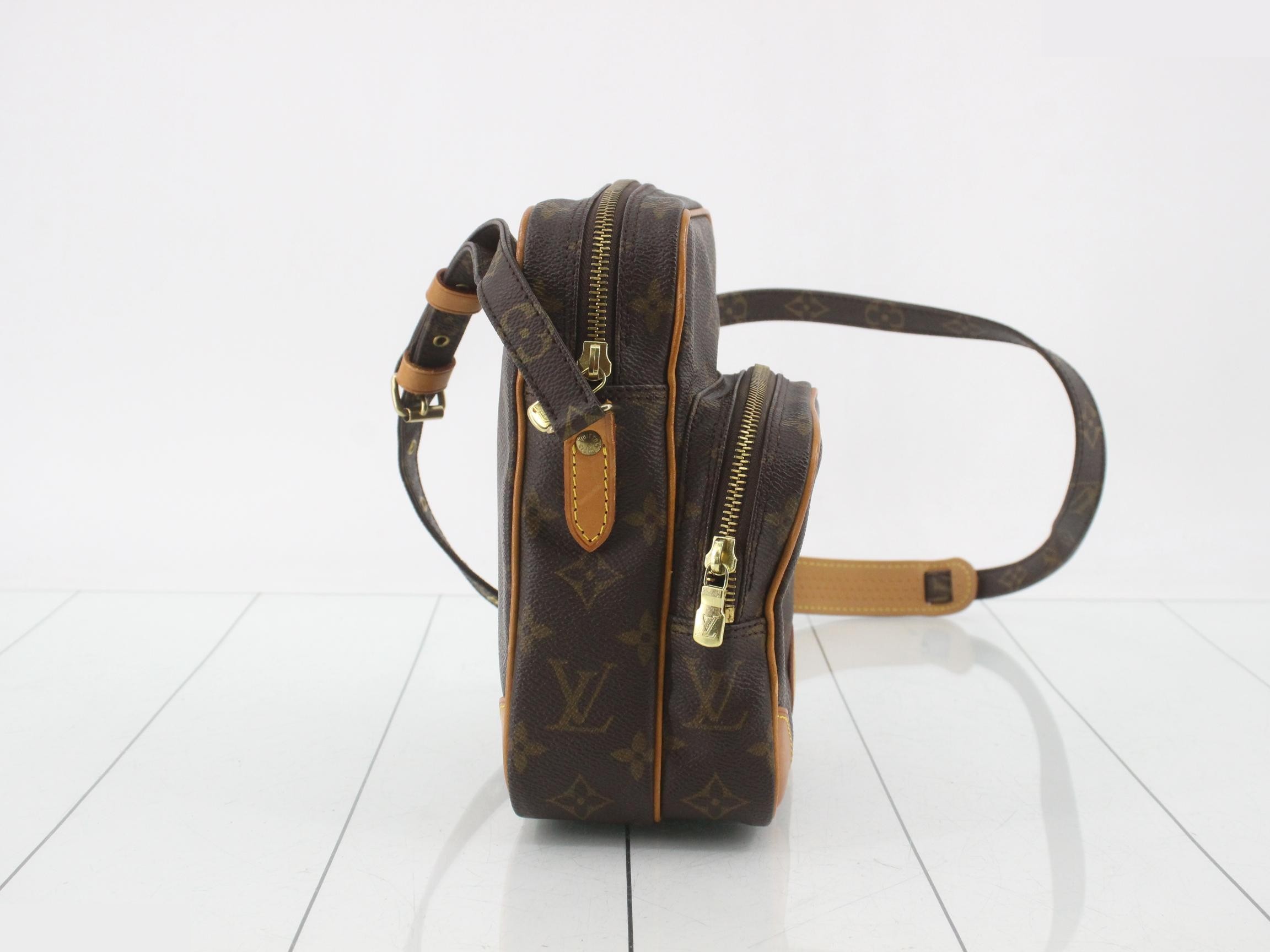 M45236 Amazon Shoulder Bag — view 4