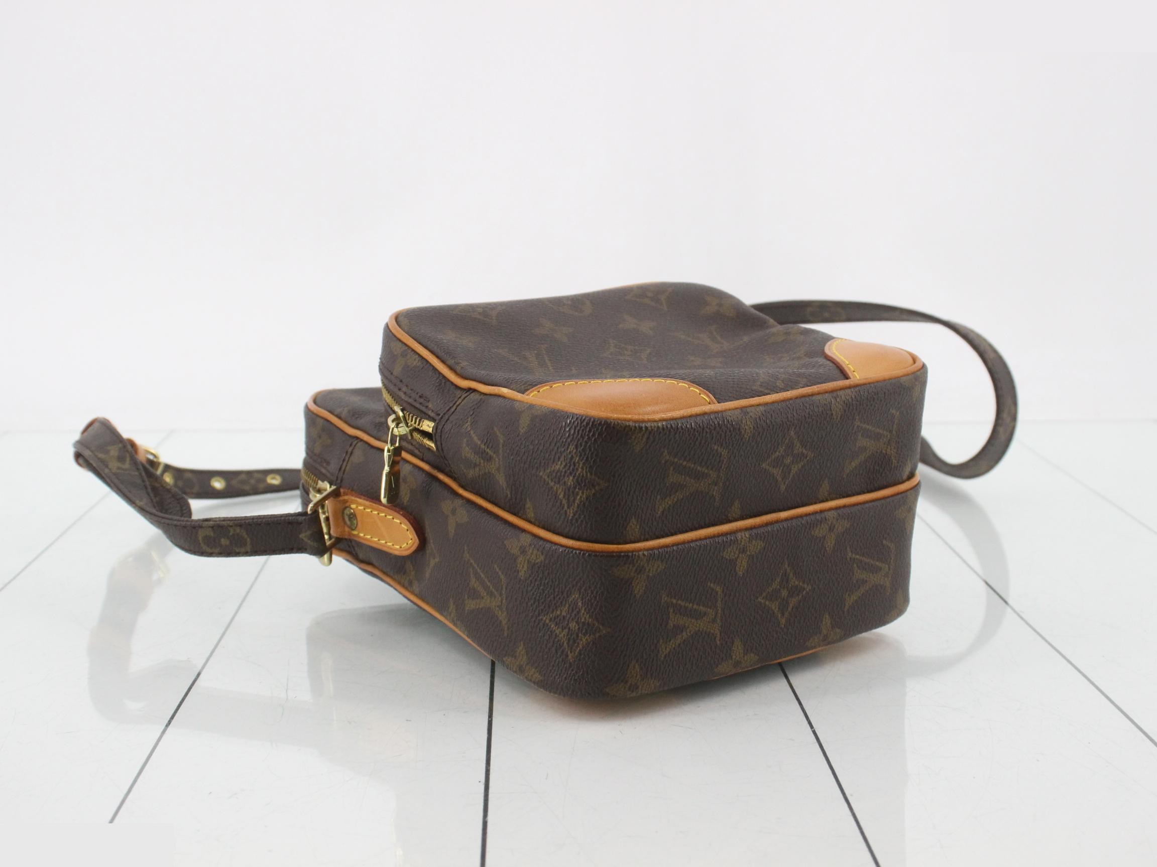 M45236 Amazon Shoulder Bag — view 5