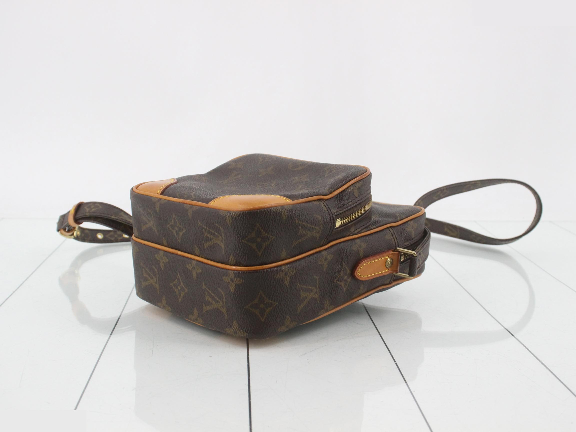 M45236 Amazon Shoulder Bag — view 6