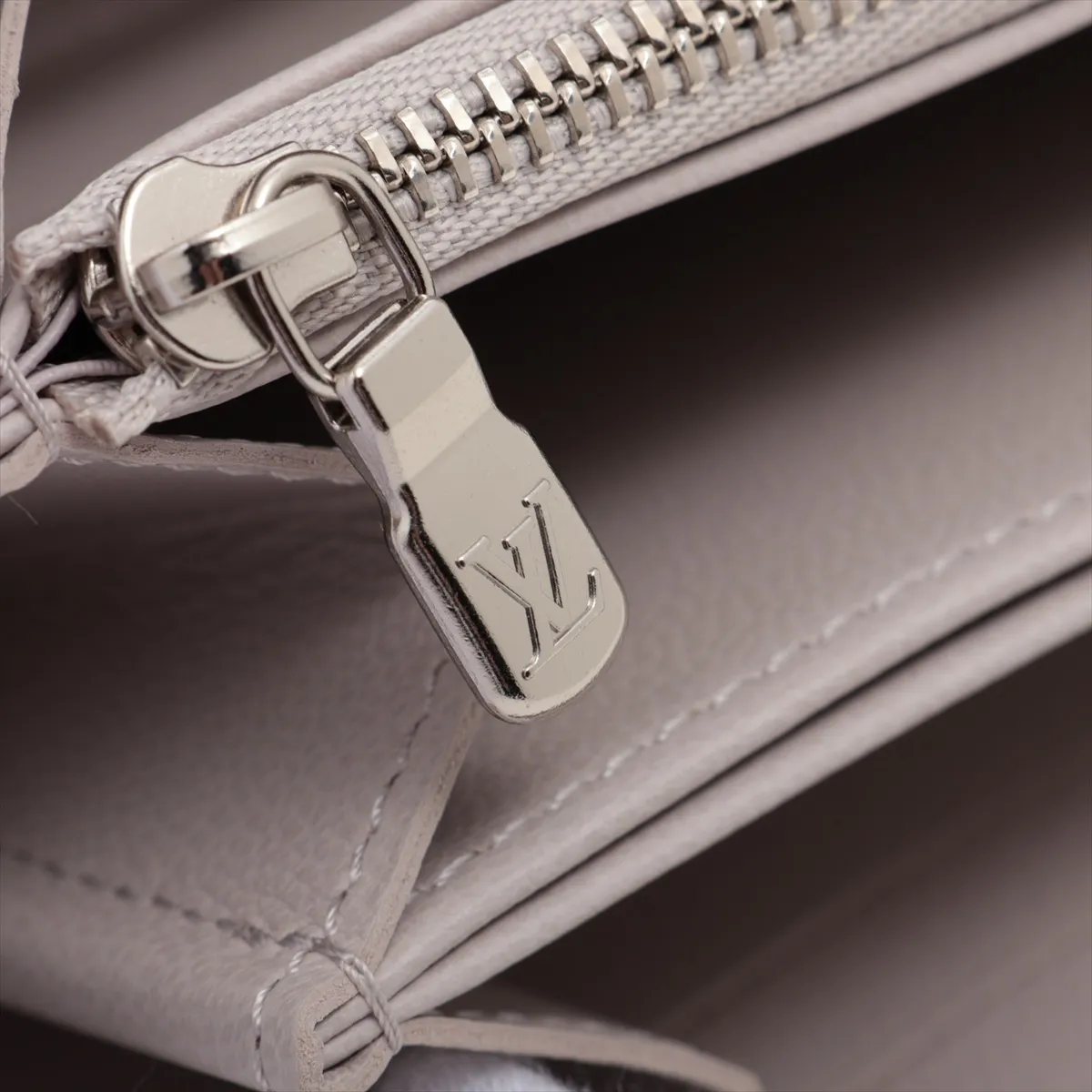Monogram Empreinte Zippy Wallet M13700 Bloom Grey Round Zip Wallet (RFID detected) — view 12
