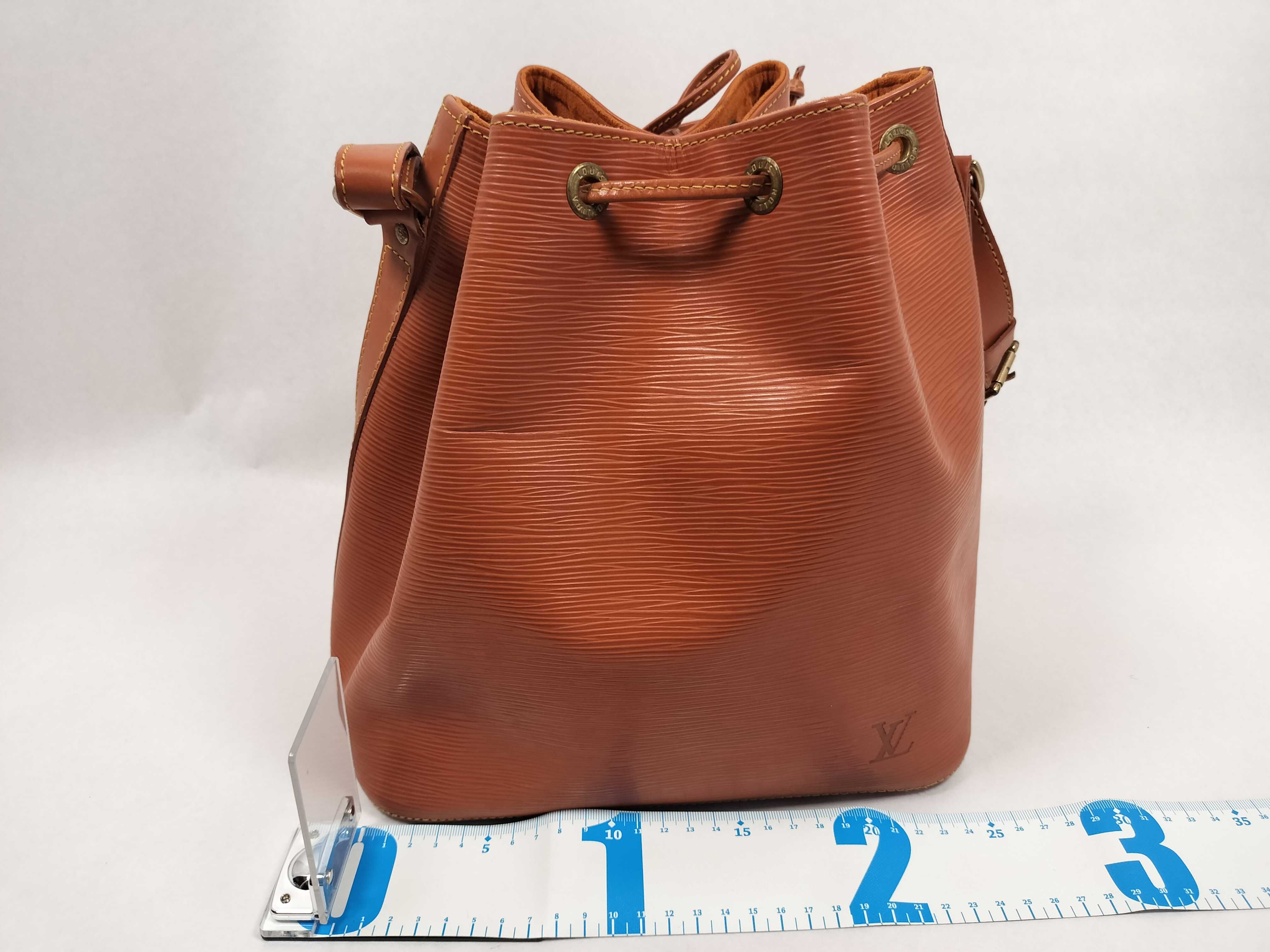Epi Leather Petit Noé M44108 Shoulder Bag — view 2