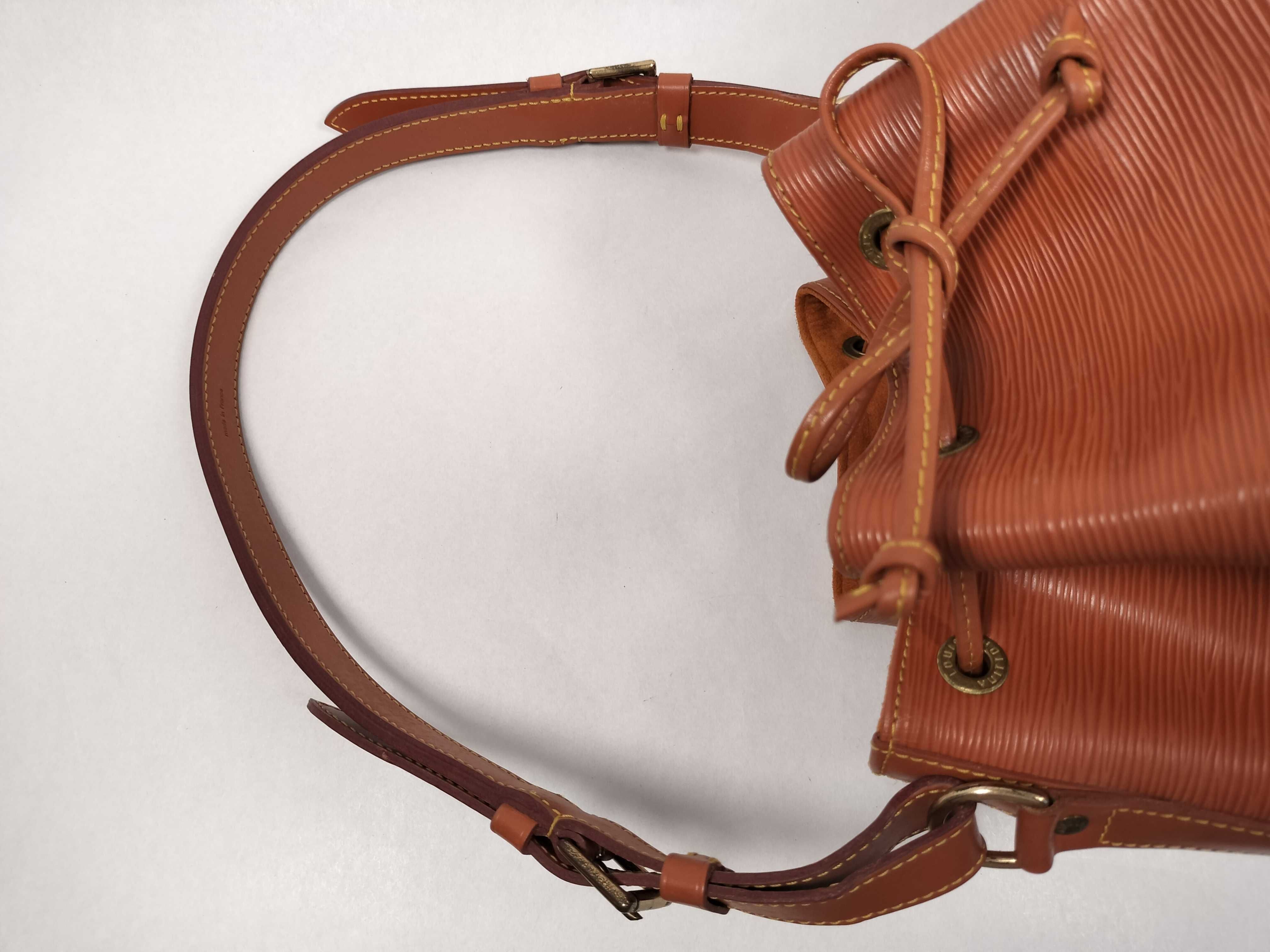Epi Leather Petit Noé M44108 Shoulder Bag — view 3