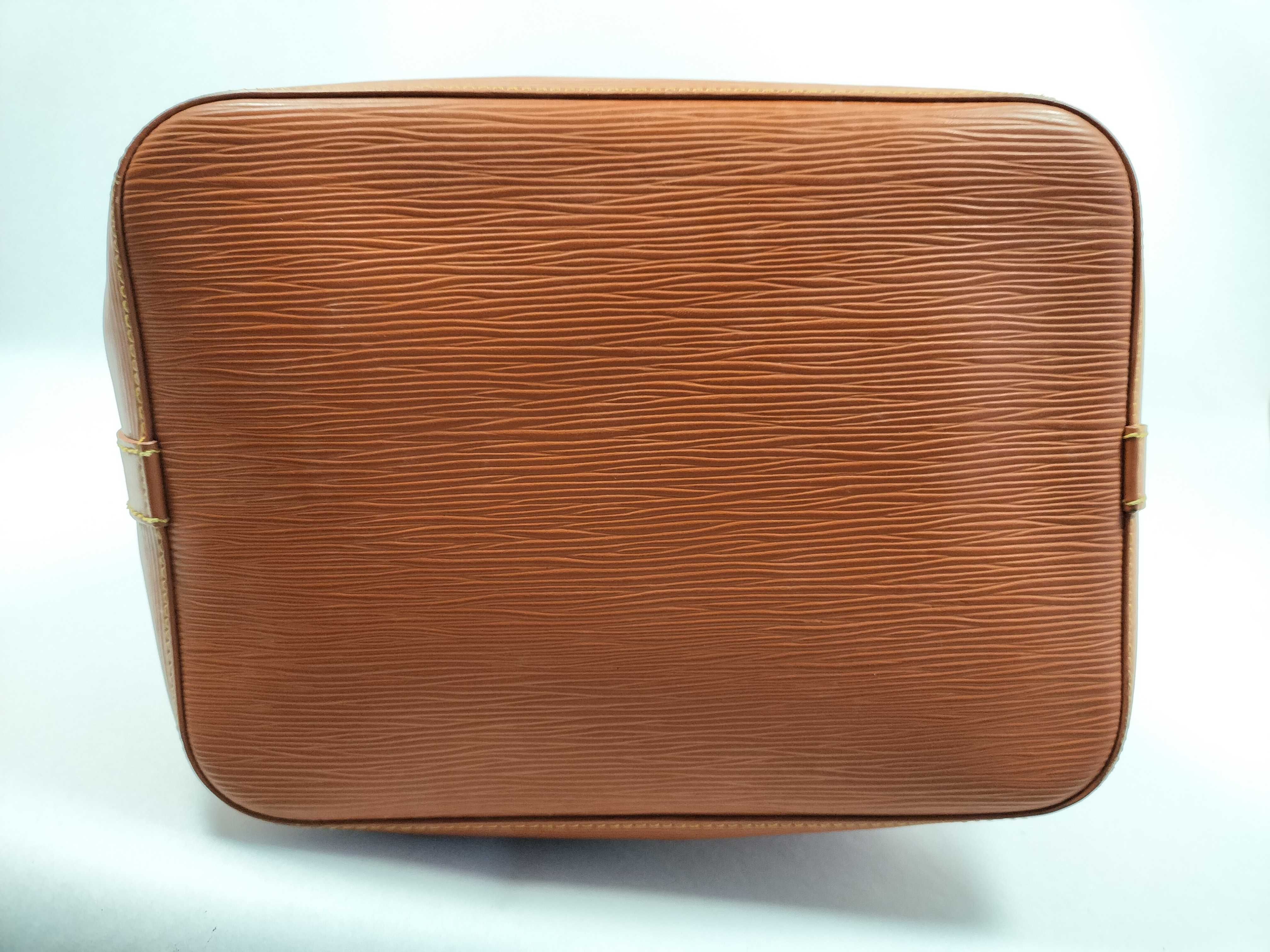 Epi Leather Petit Noé M44108 Shoulder Bag — view 7