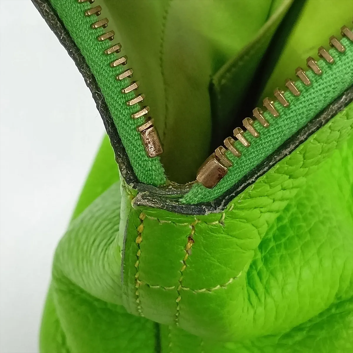 Bolide 27, Taurillon Clemence leather, Apple Green, Gold hardware, G: 2003 — view 13