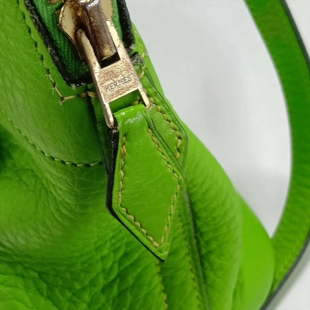 Bolide 27, Taurillon Clemence leather, Apple Green, Gold hardware, G: 2003 — view 15