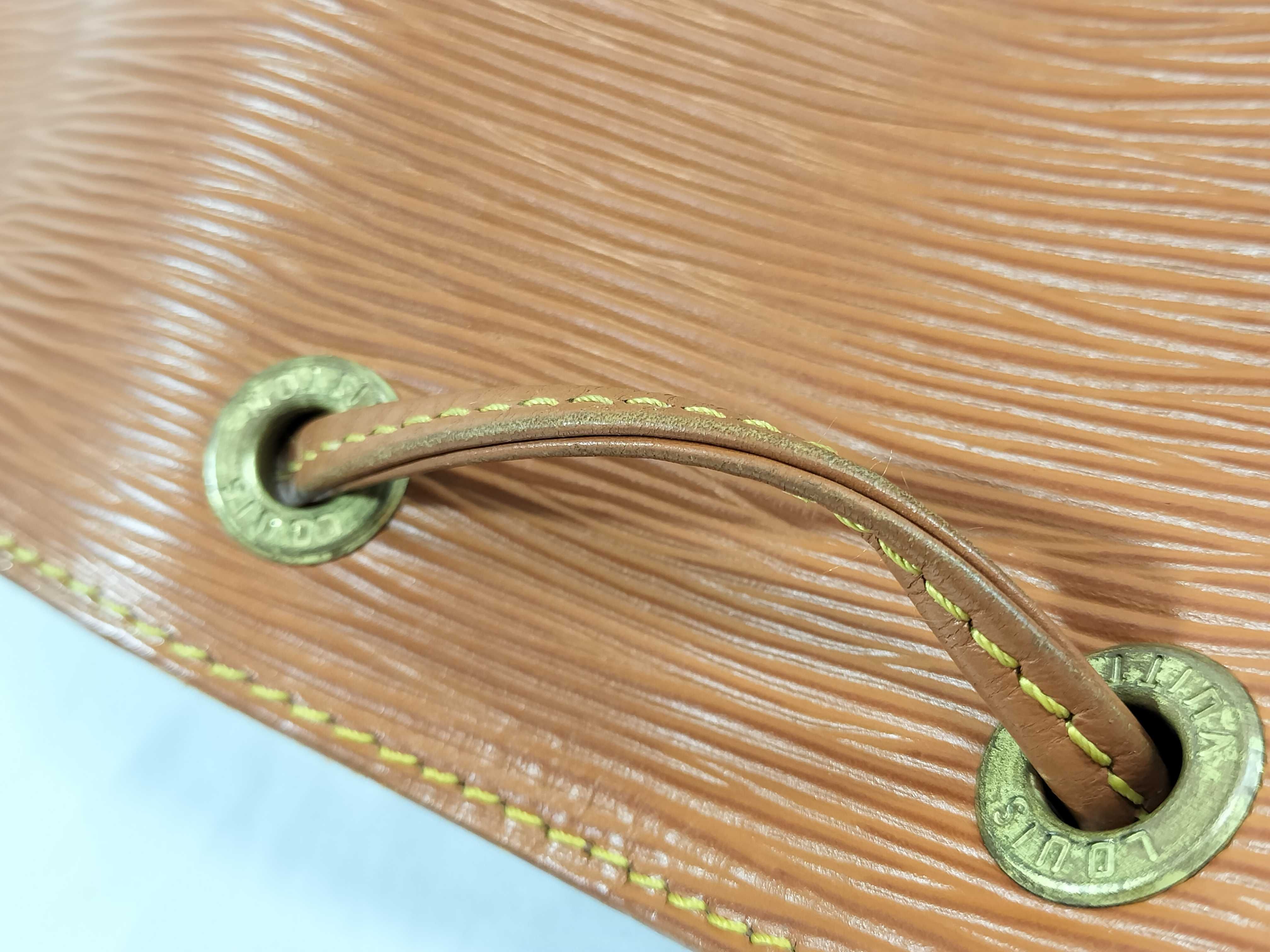 Epi Petit Noé M44103 Shoulder Bag — view 12