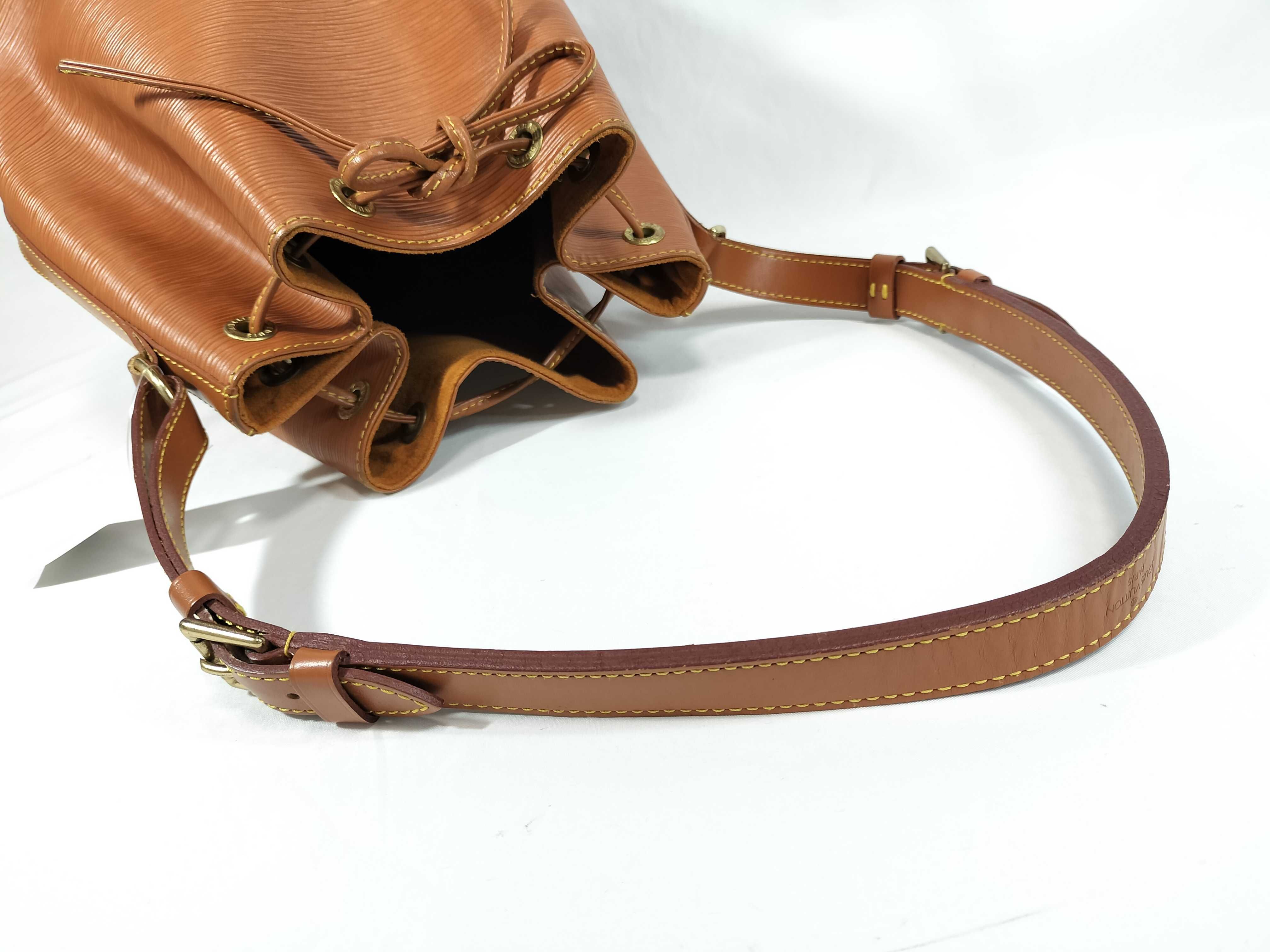 Epi Petit Noé M44103 Shoulder Bag — view 3