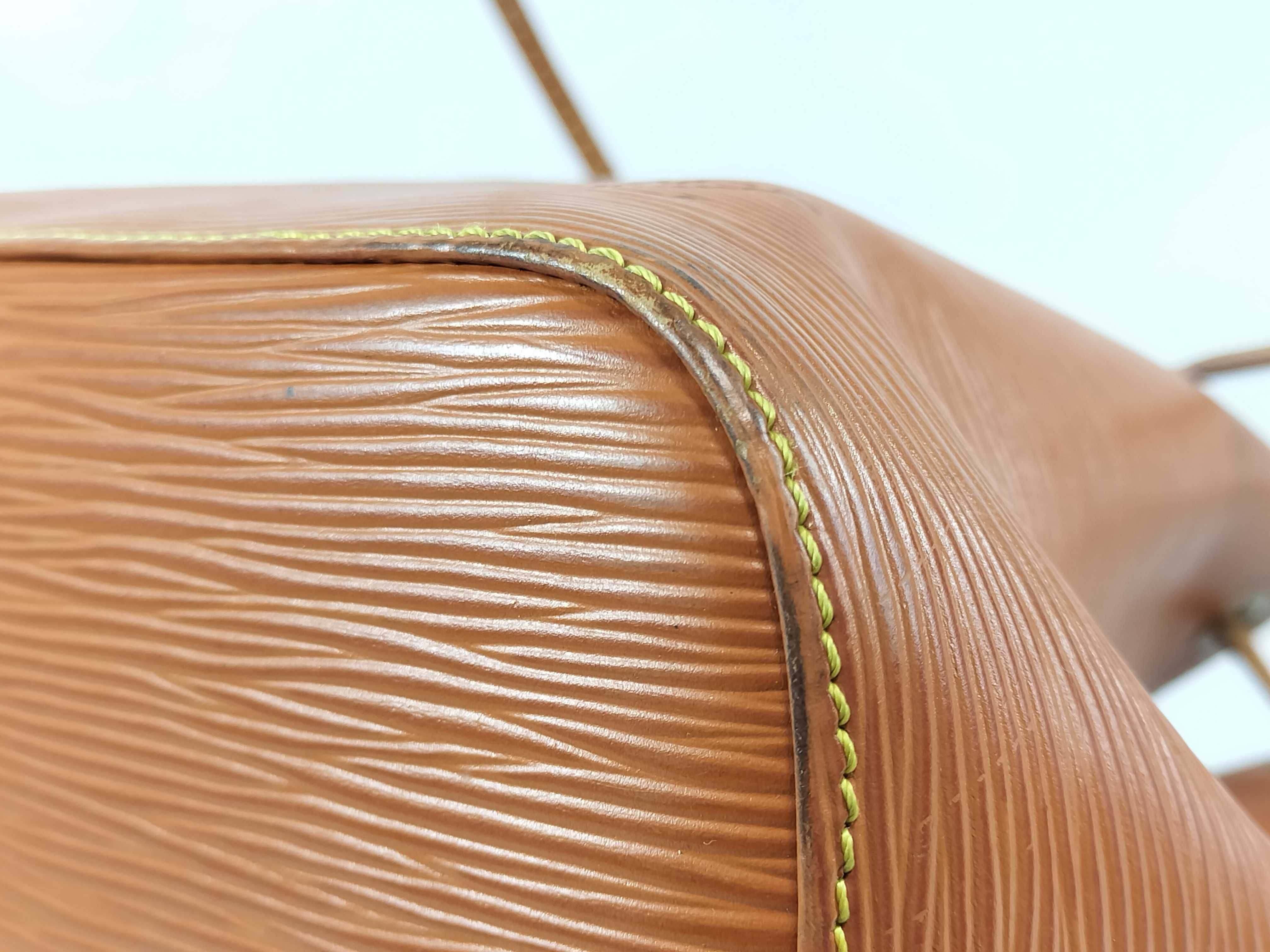 Epi Petit Noé M44103 Shoulder Bag — view 6