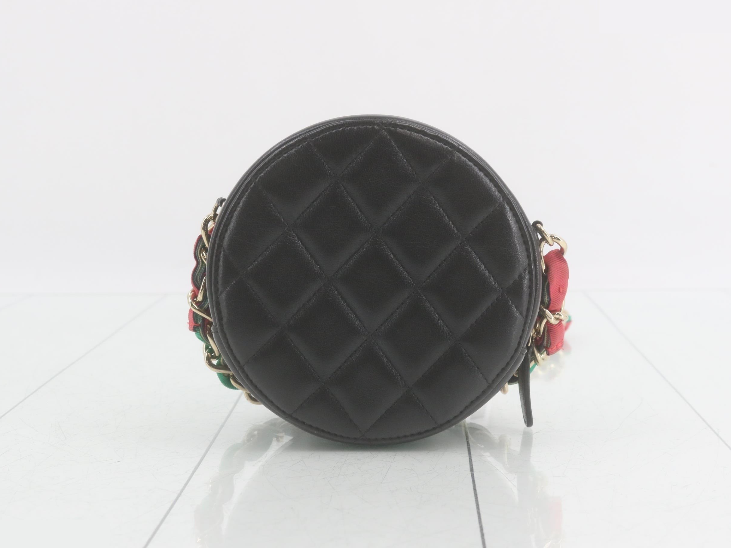 Chain clutch, lambskin — view 2