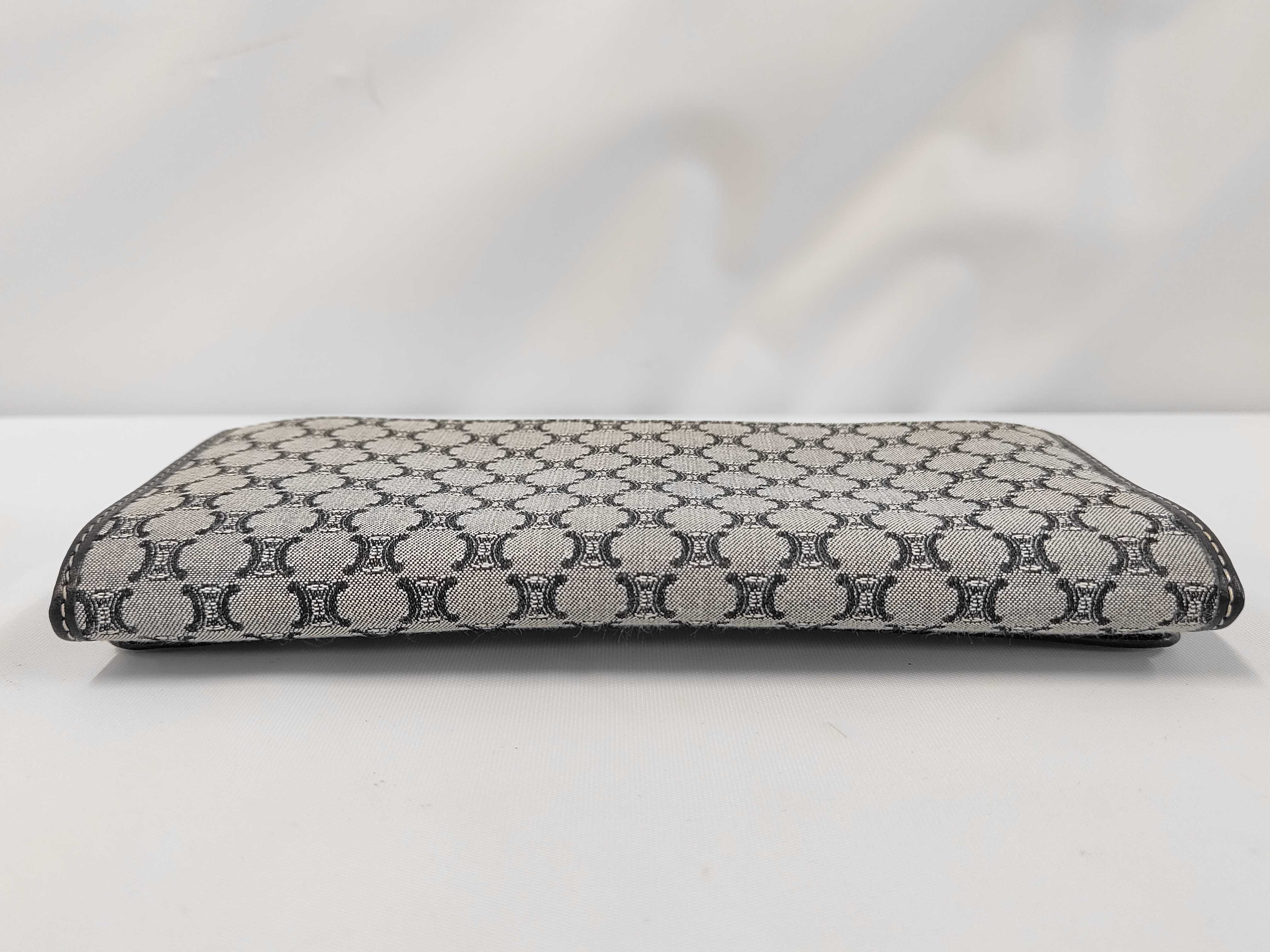 Triomphe pattern leather clasp long wallet — view 4