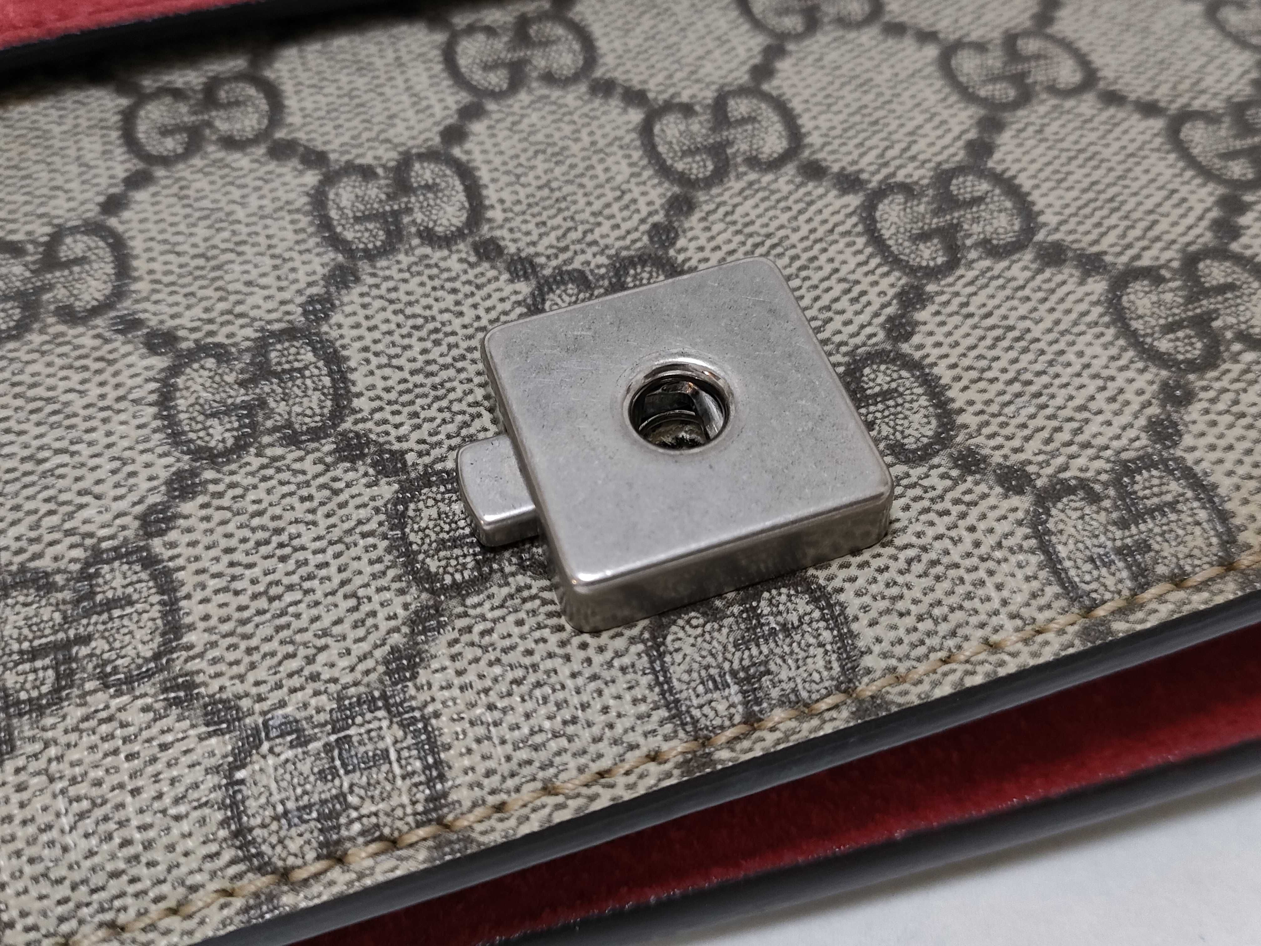 GG Supreme Shoulder Bag — view 13