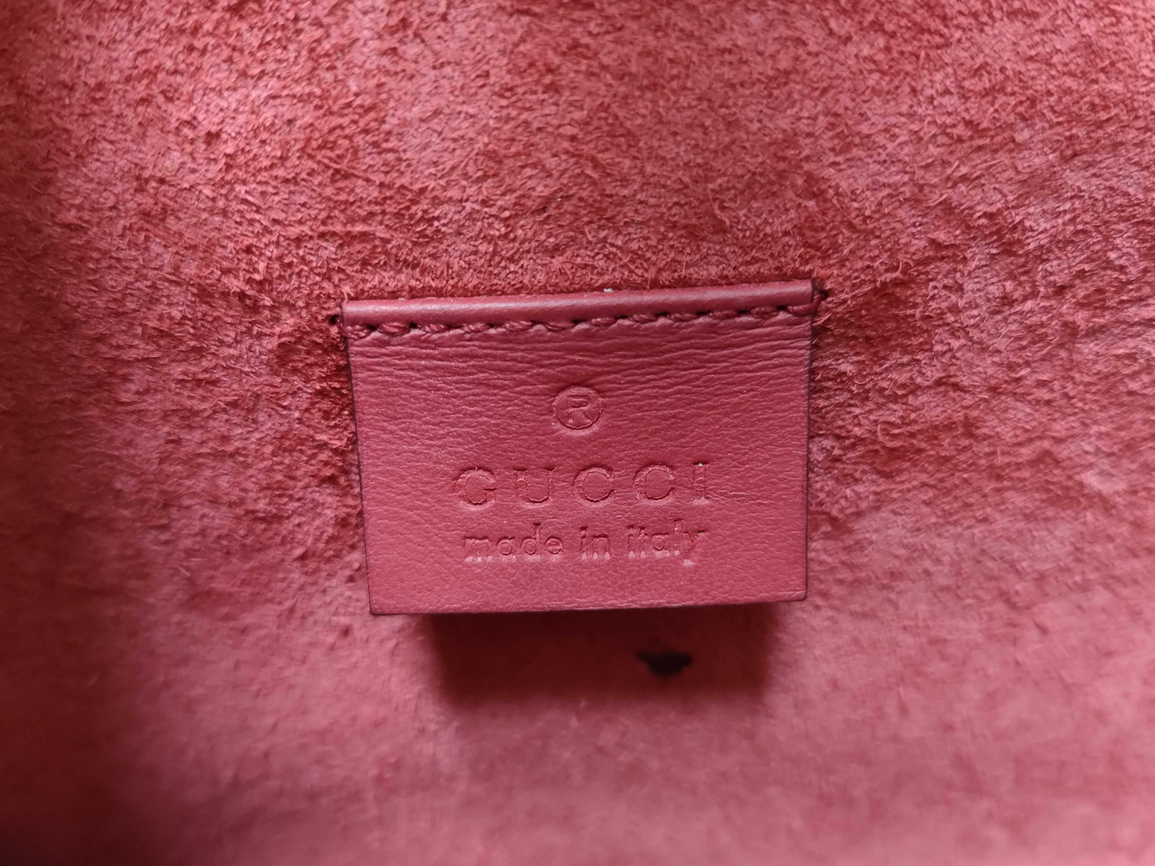 GG Supreme Shoulder Bag — view 14