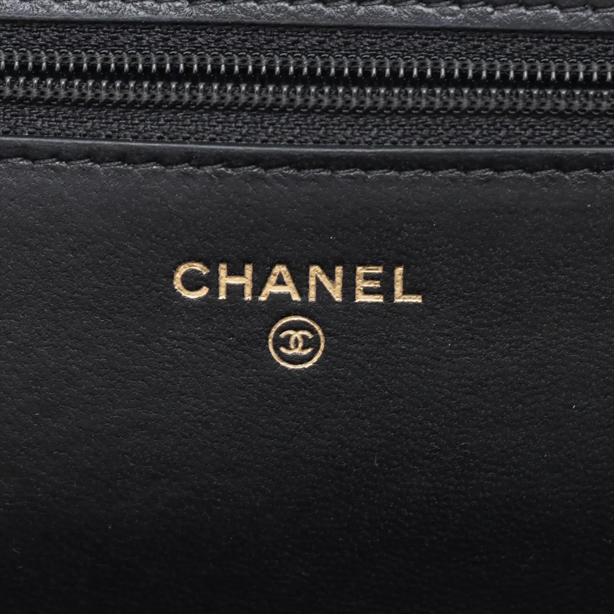 Matelasse Lambskin Chain Wallet Pearl Black Gold Hardware E4NJ9NK5 Random Plate — view 11