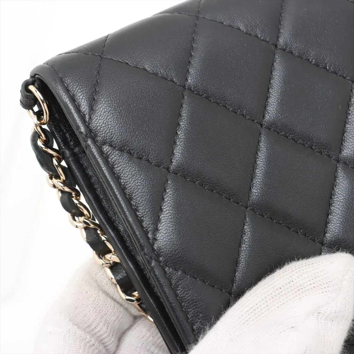 Matelasse Lambskin Chain Wallet Pearl Black Gold Hardware E4NJ9NK5 Random Plate — view 12