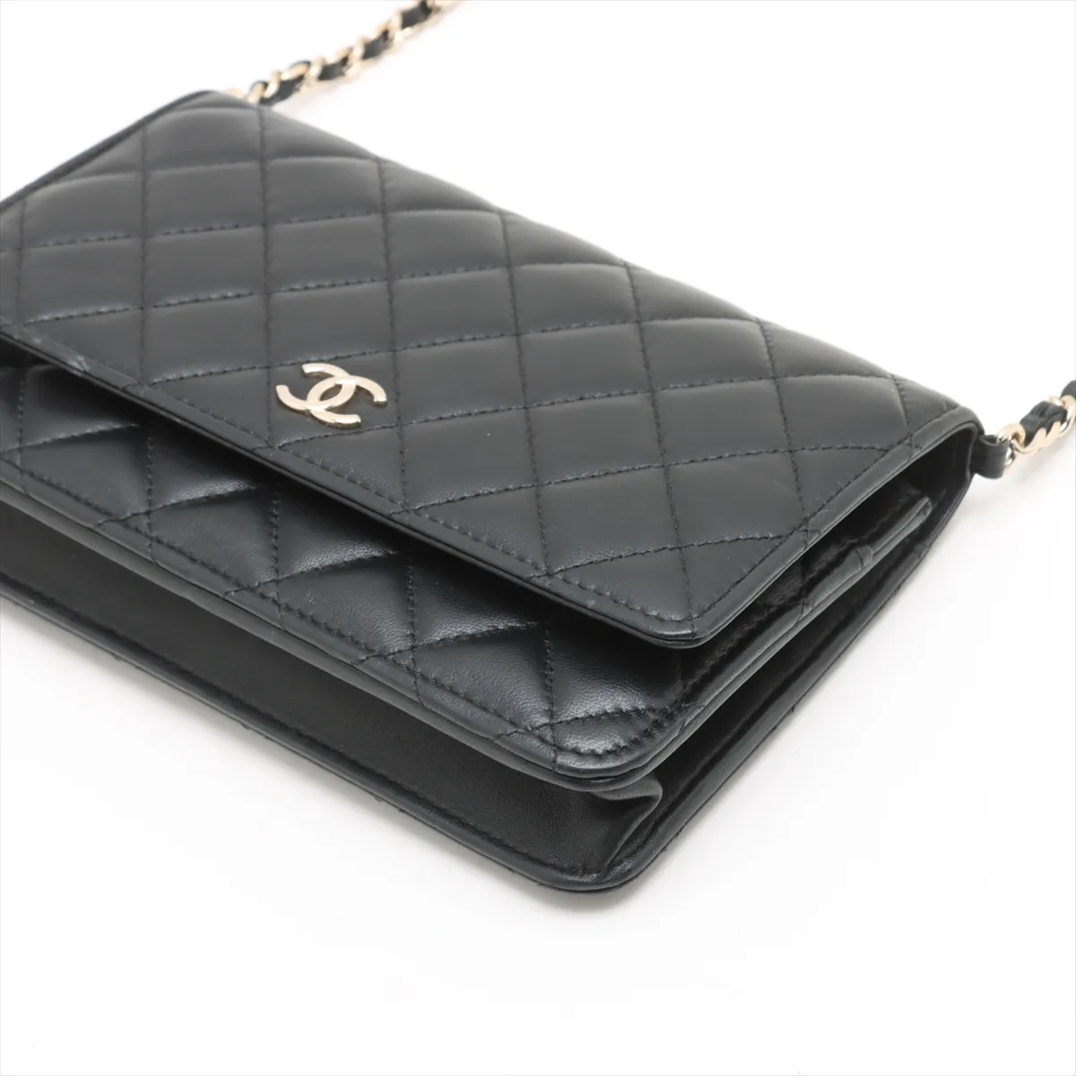 Matelasse Lambskin Chain Wallet Pearl Black Gold Hardware E4NJ9NK5 Random Plate — view 3