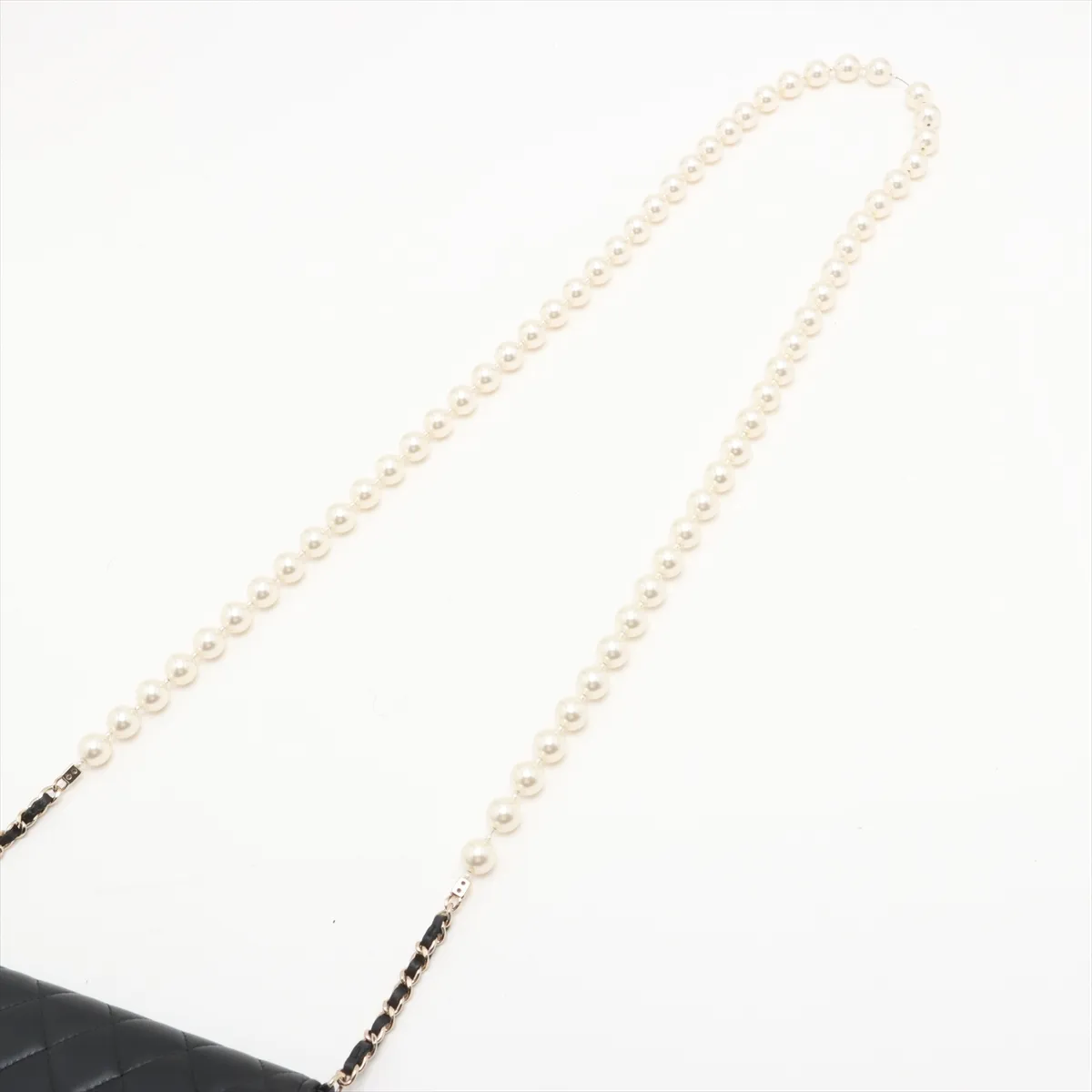 Matelasse Lambskin Chain Wallet Pearl Black Gold Hardware E4NJ9NK5 Random Plate — view 5