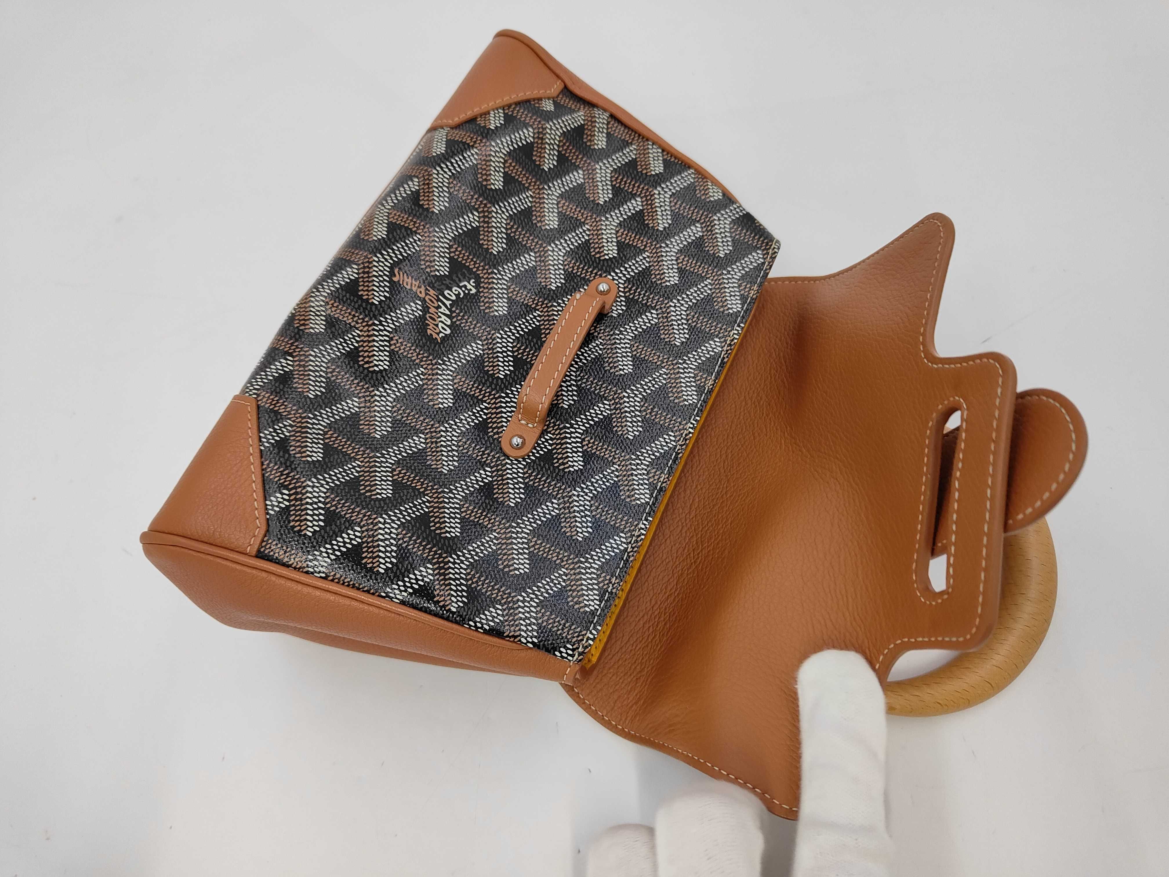 handbag — view 8