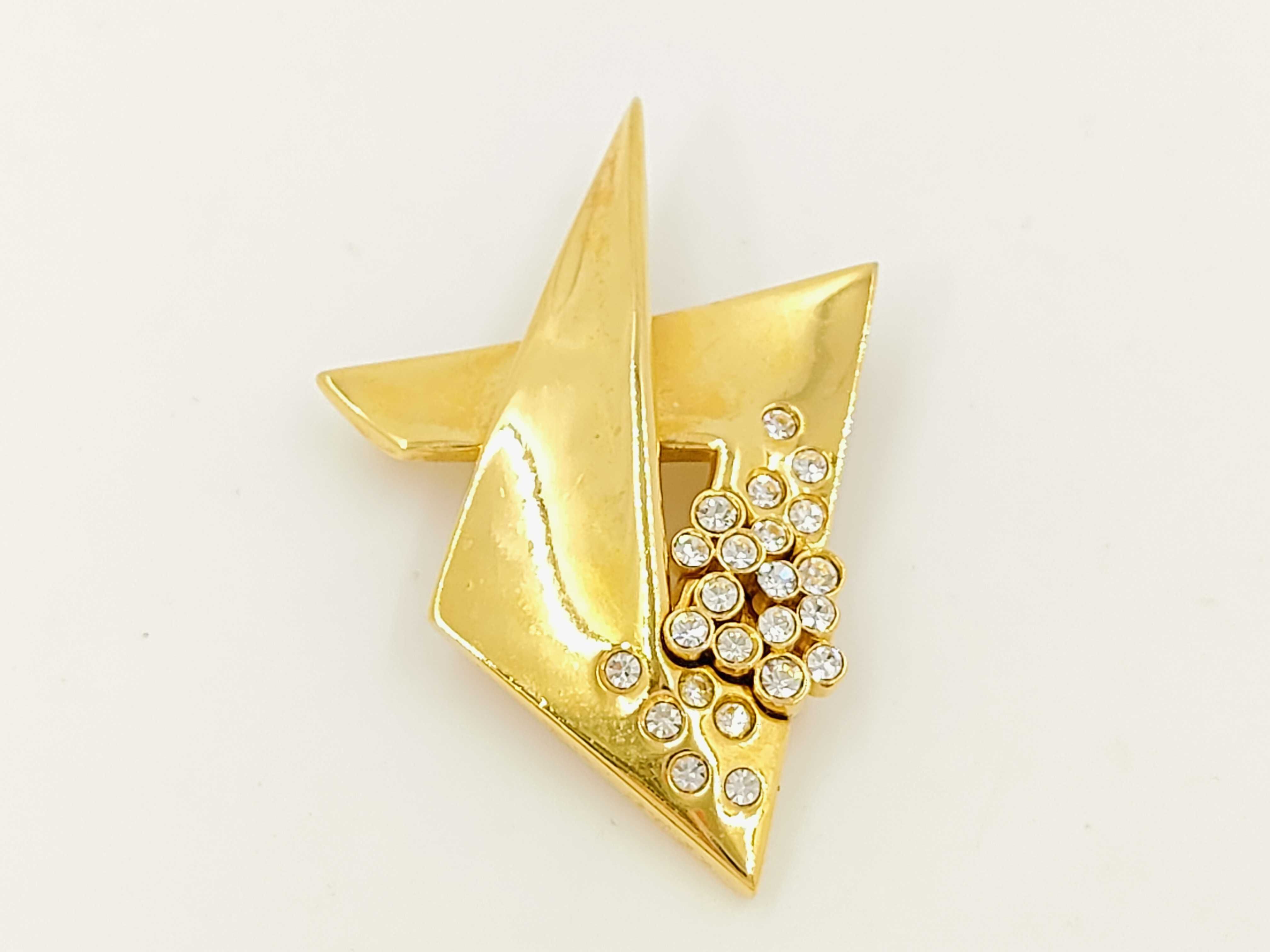 brooch