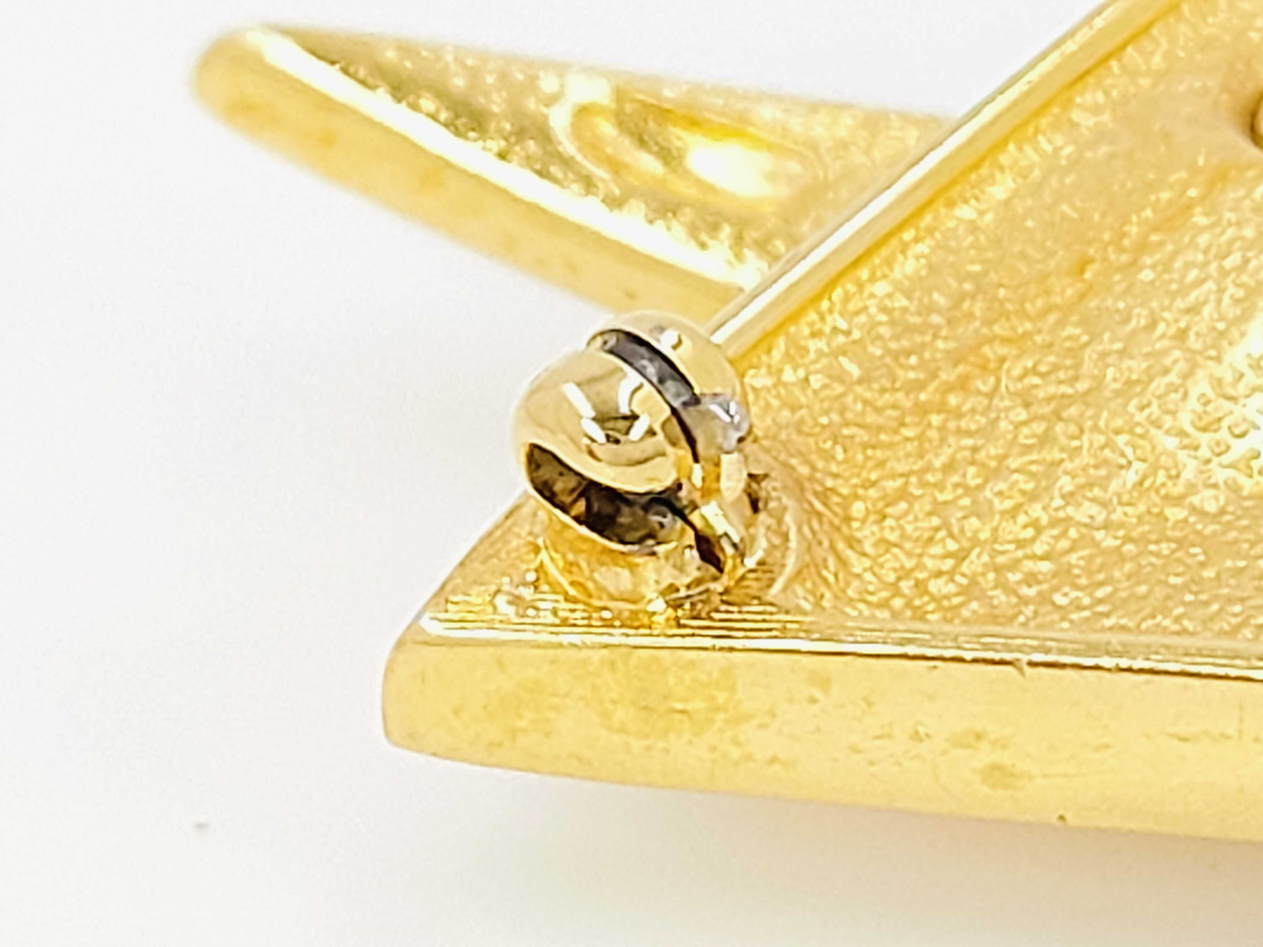 brooch — view 4