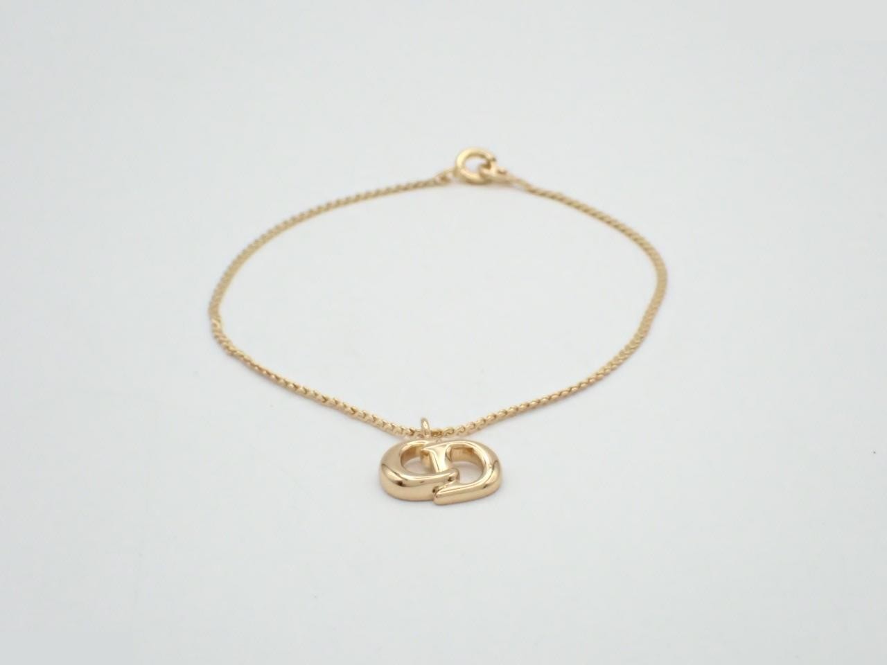 Other lines: Precious metals, necklaces, pendants. Wrist circumference approximately 18 cm.