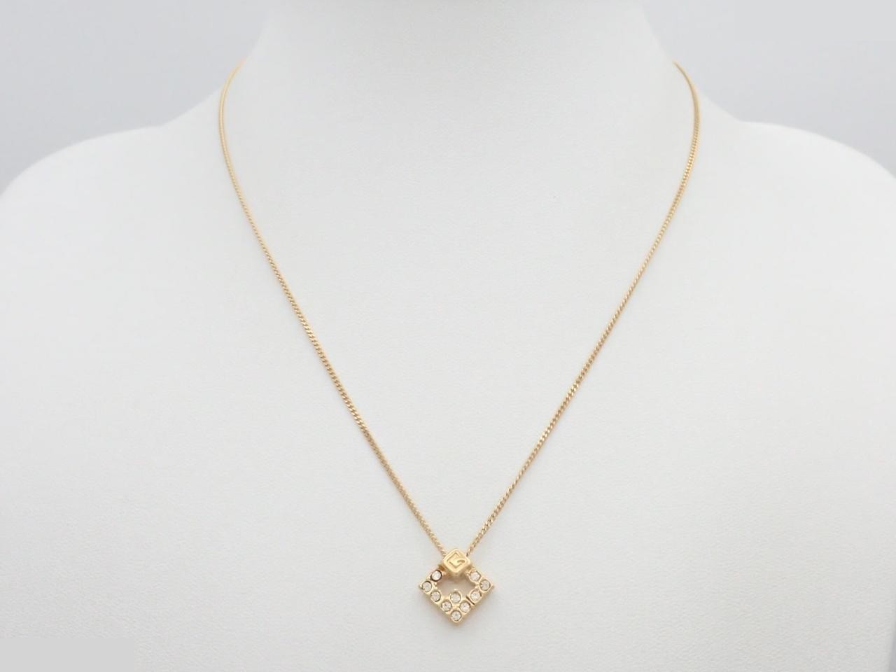 Other lines: Precious metals, necklaces, pendants, chains approximately 40cm long. — view 3