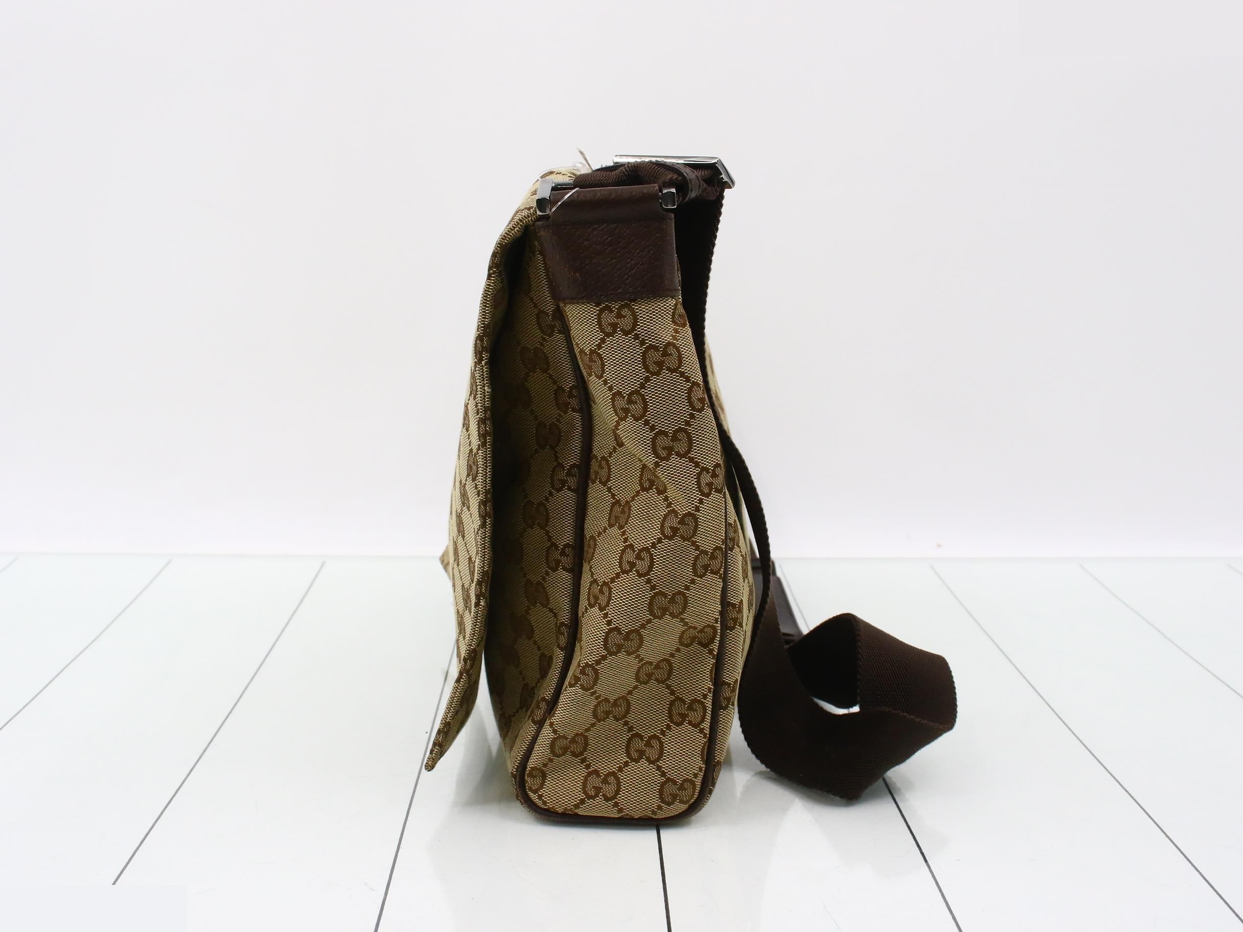 GG Canvas Shoulder Bag — view 3