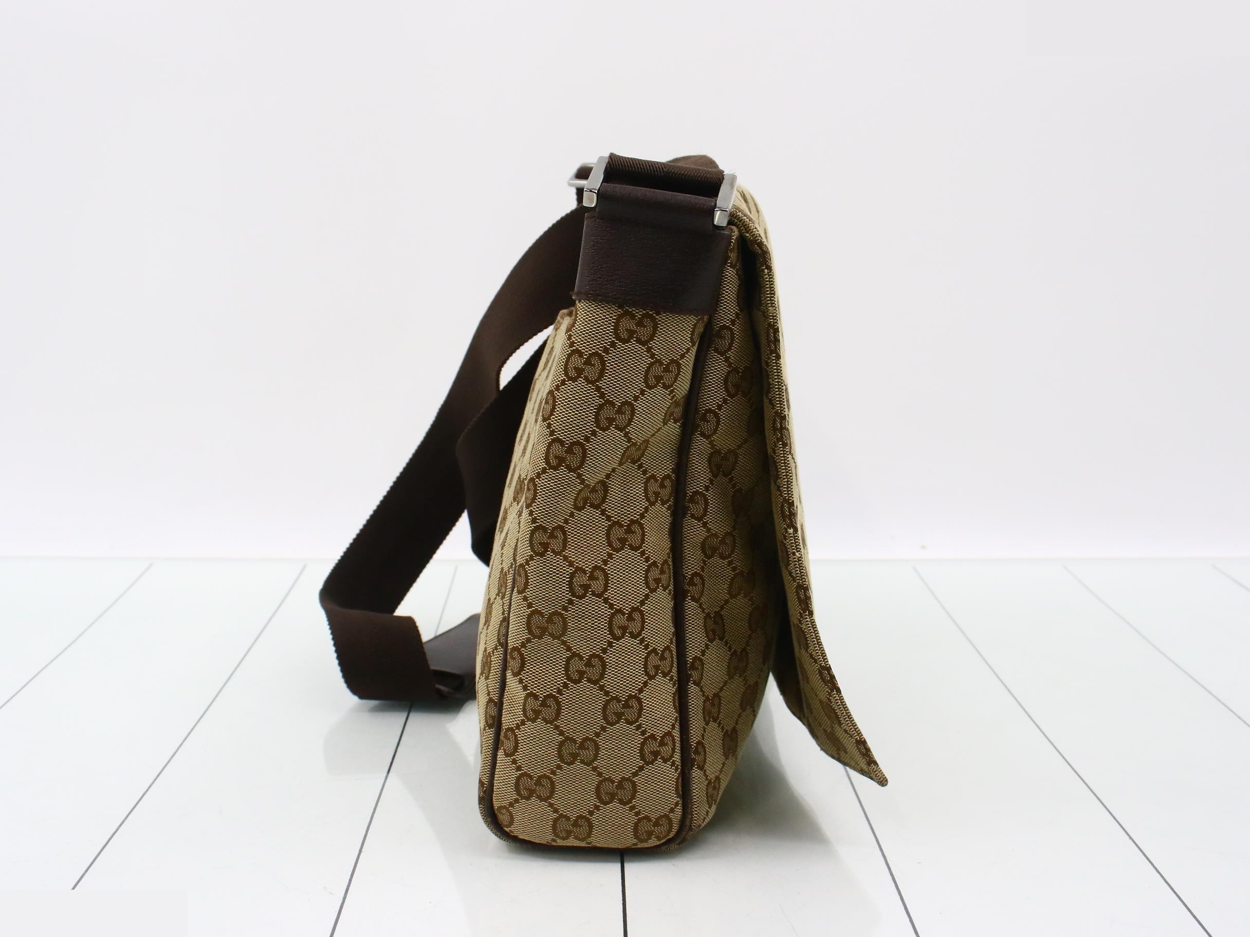 GG Canvas Shoulder Bag — view 4