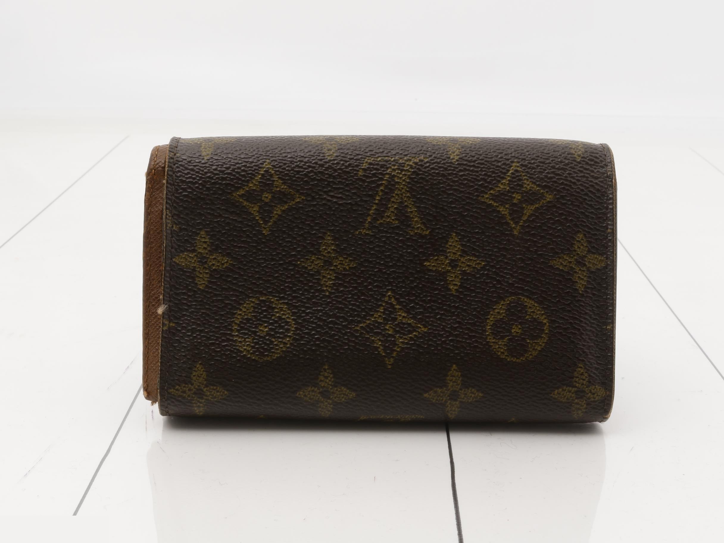 wallet — view 2