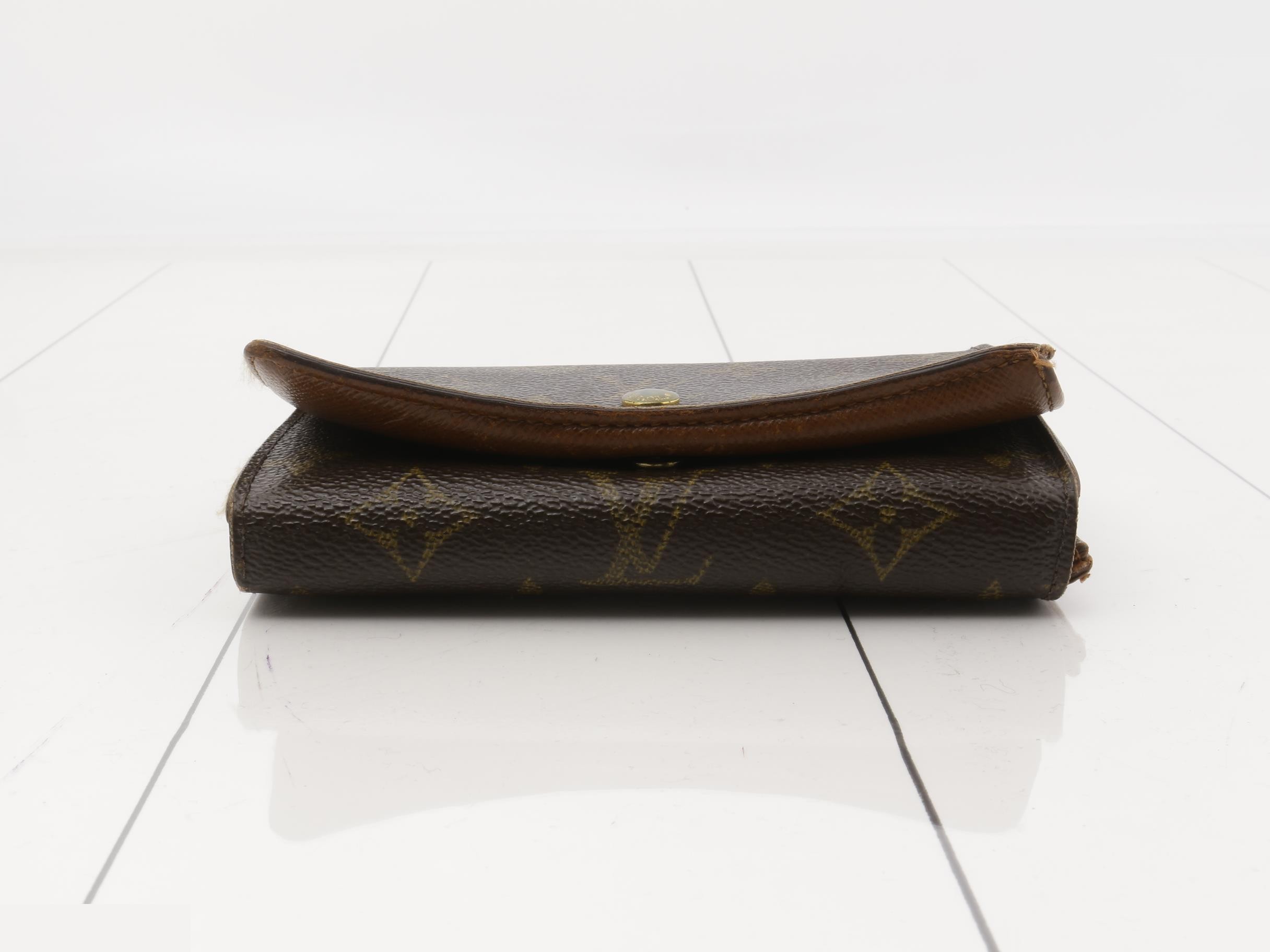 wallet — view 3