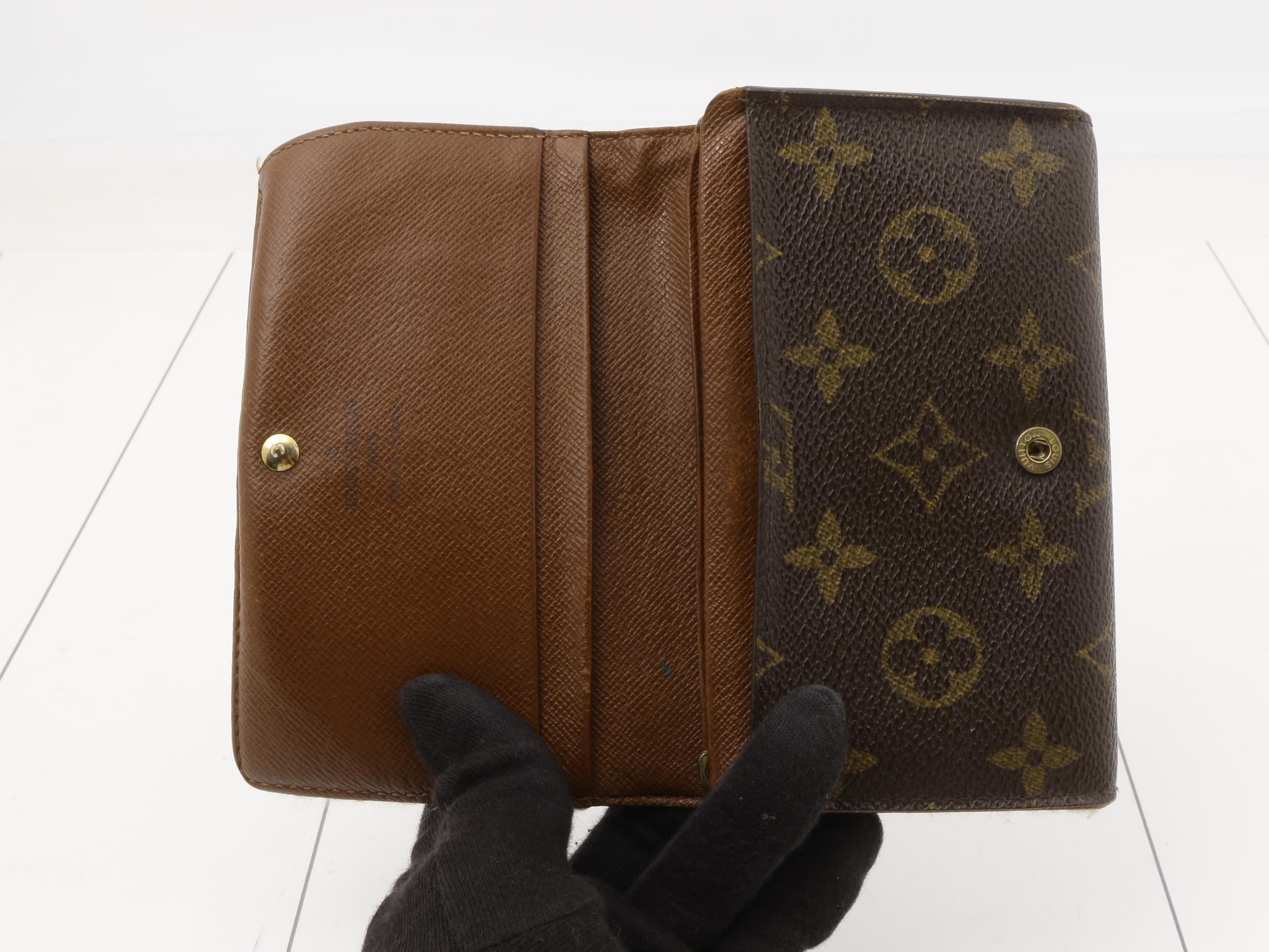 wallet — view 4