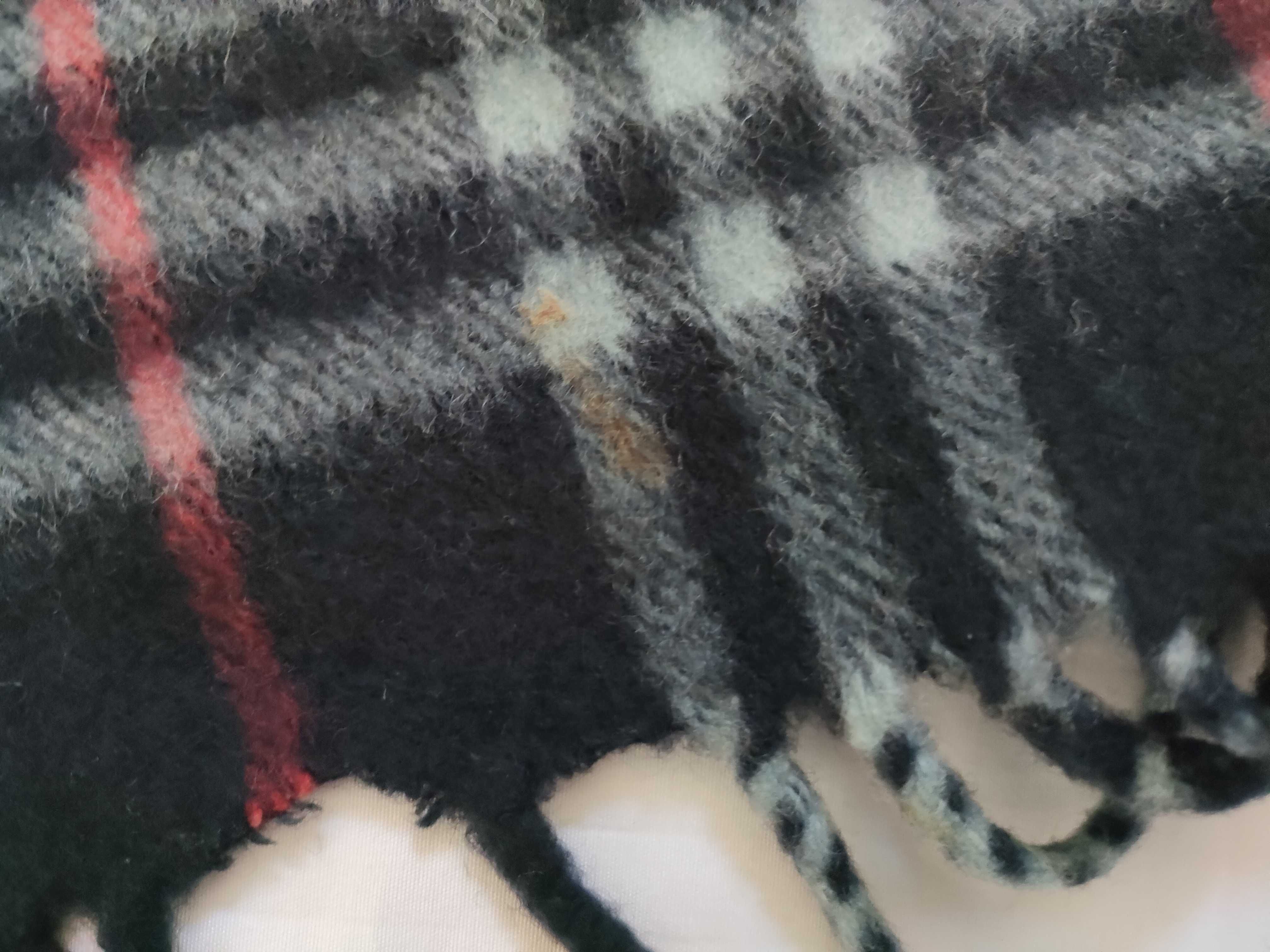scarf, Nova check pattern, cashmere, and other accessories. — view 3