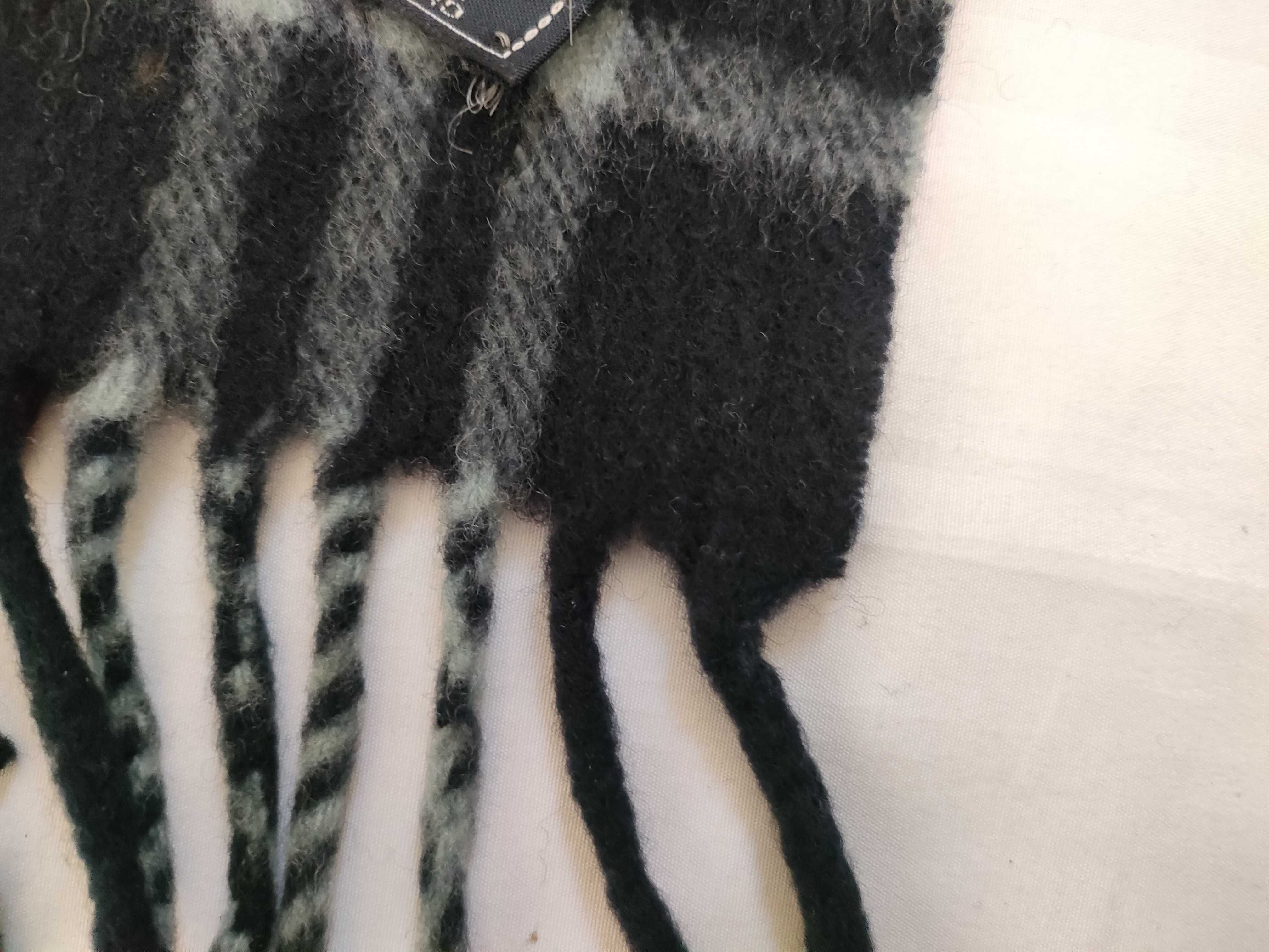 scarf, Nova check pattern, cashmere, and other accessories. — view 5