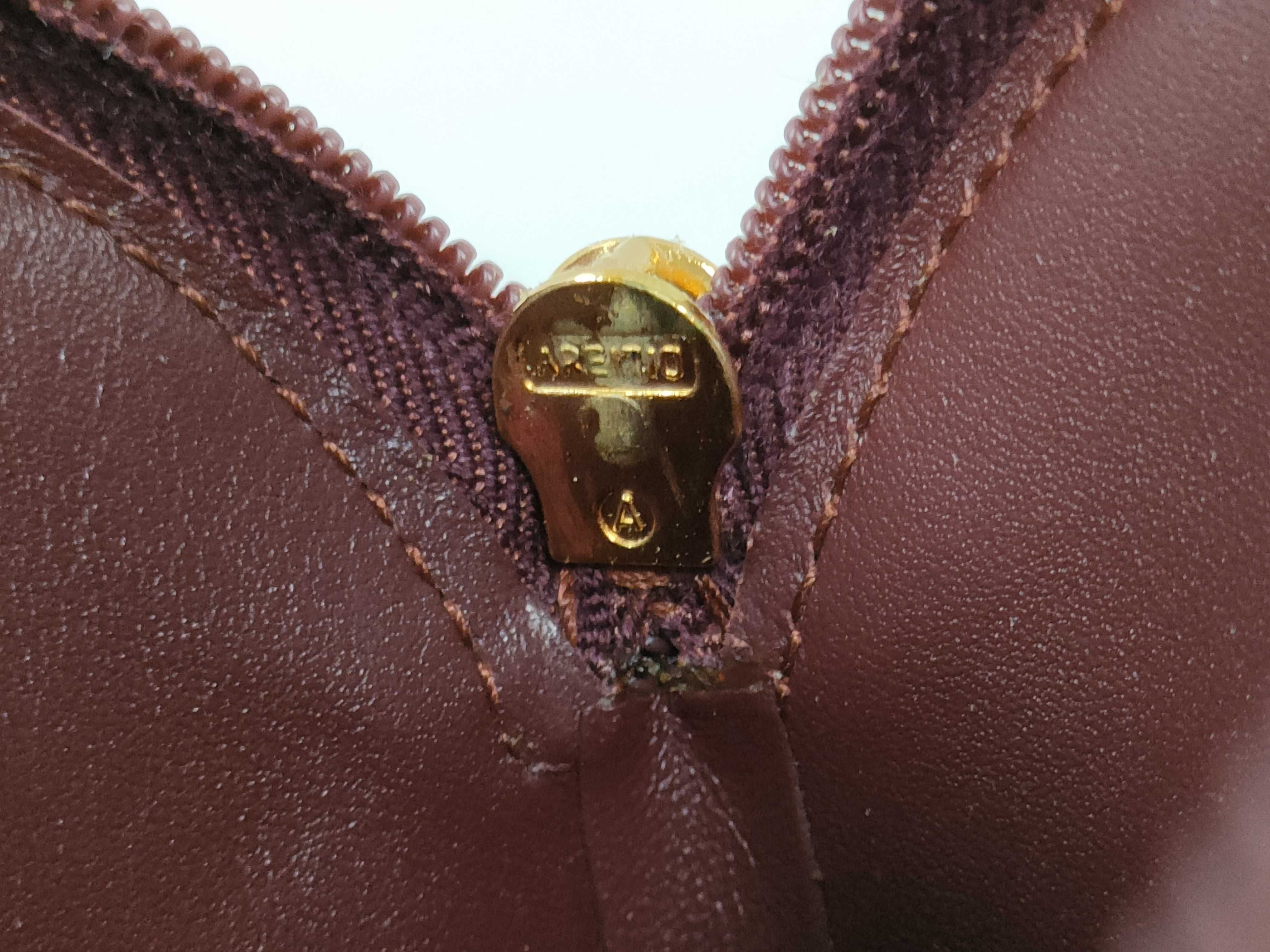 Must Coin Case — view 9