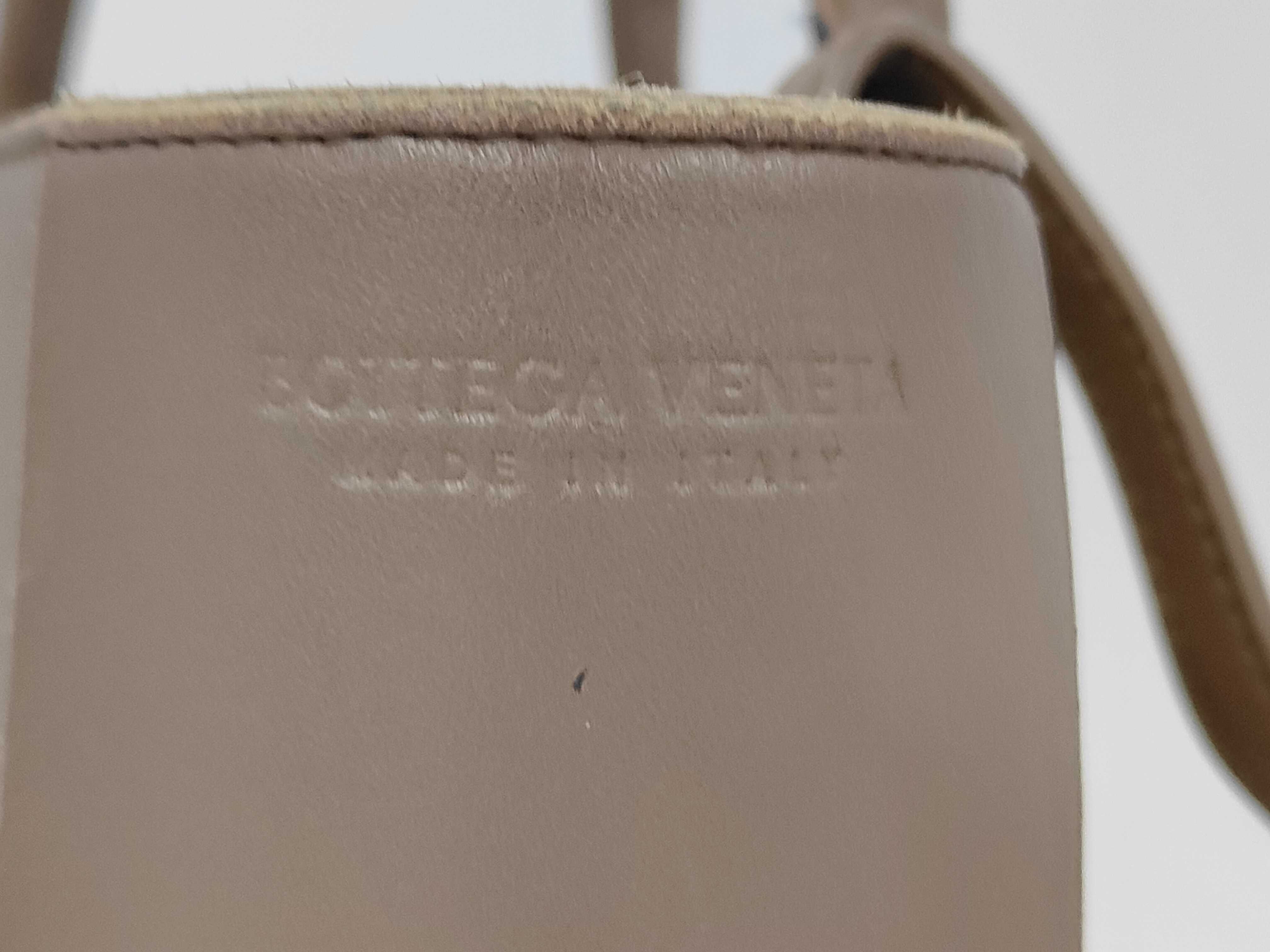 Intrecciato Bottega Veneta Arco Maxi Intrecciato Tote Bag with Pouch — view 11