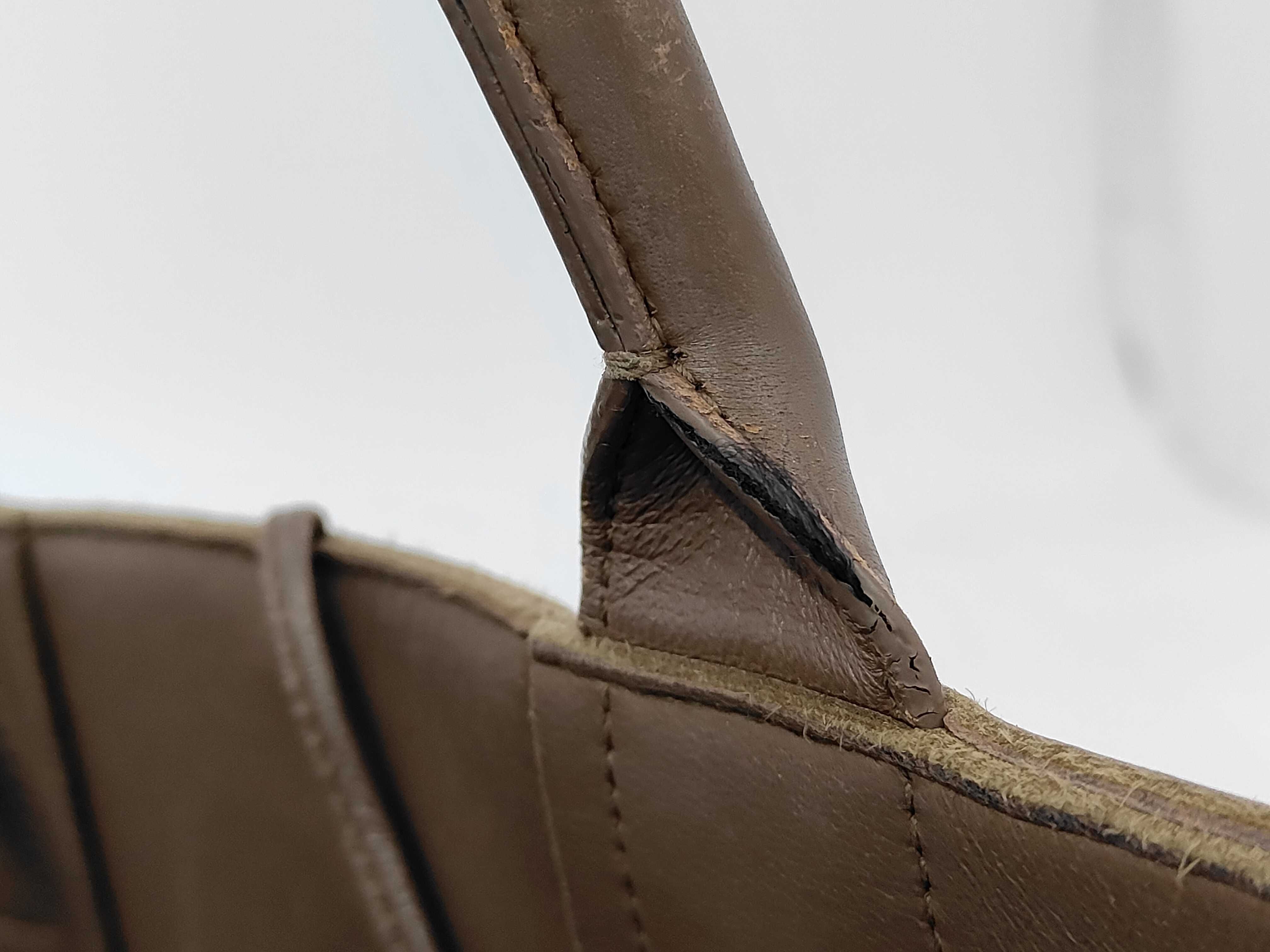 Intrecciato Bottega Veneta Arco Maxi Intrecciato Tote Bag with Pouch — view 12
