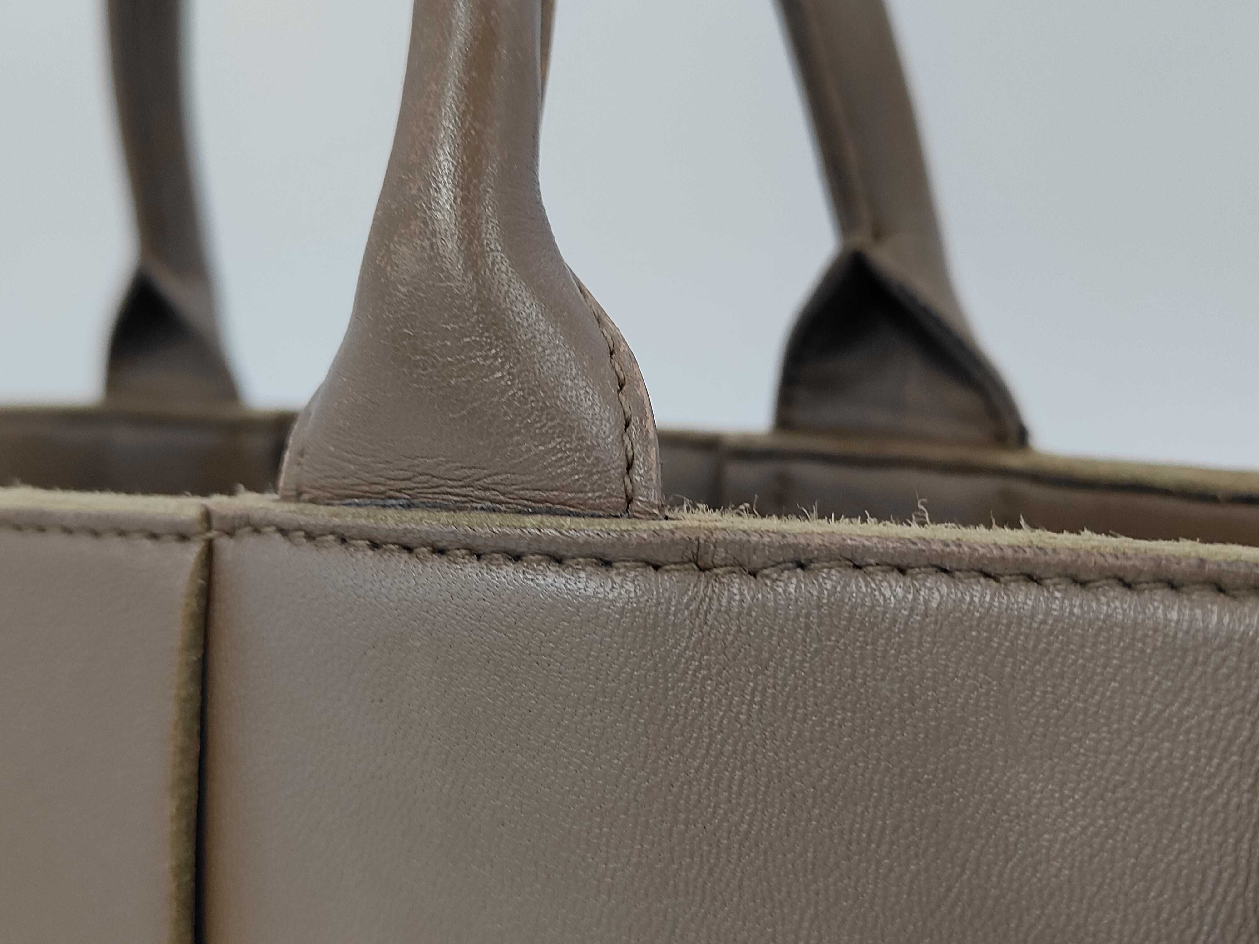 Intrecciato Bottega Veneta Arco Maxi Intrecciato Tote Bag with Pouch — view 3
