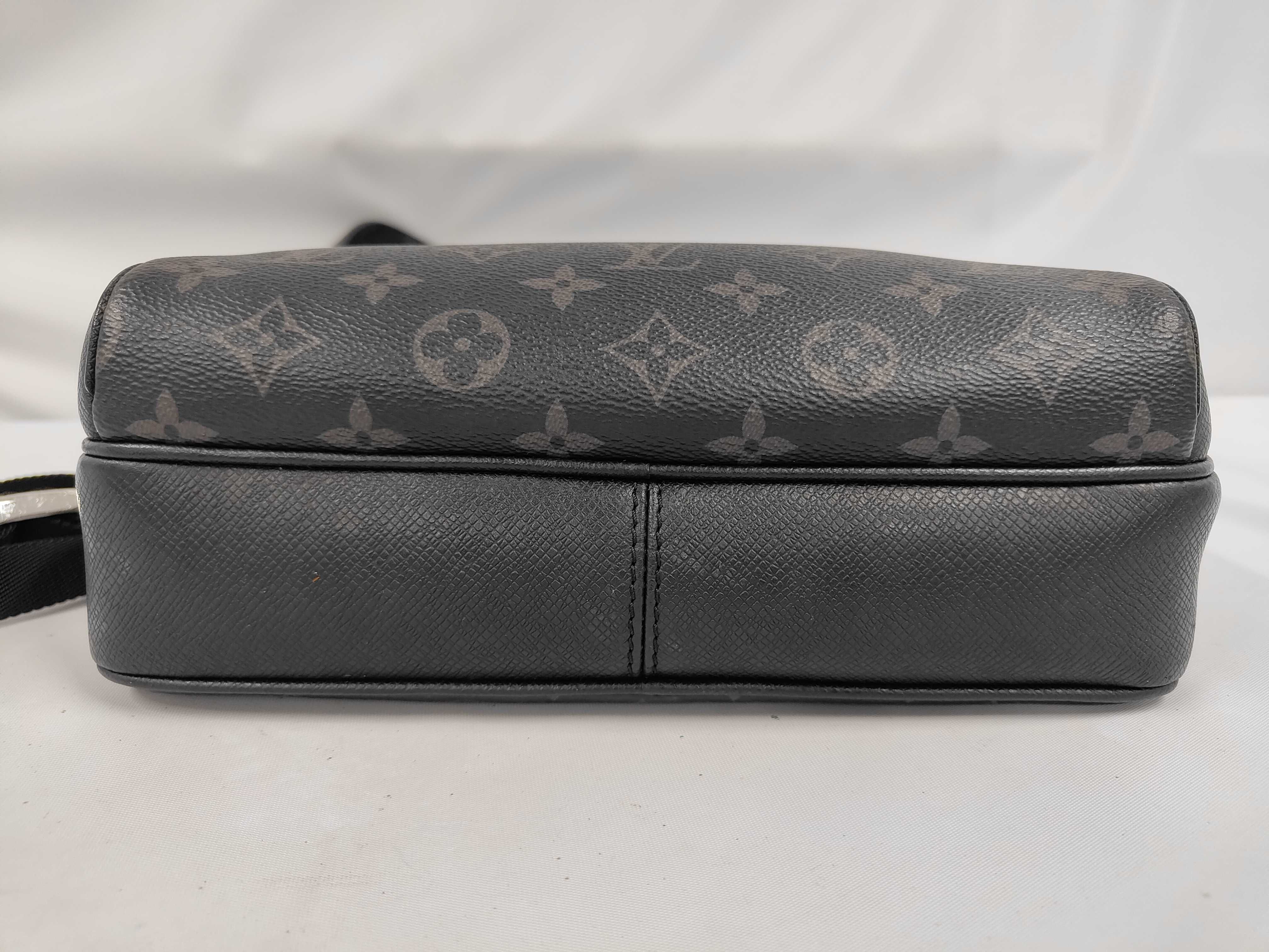 Outdoor Messenger PM Taigarama M30233 Black Shoulder Bag — view 3