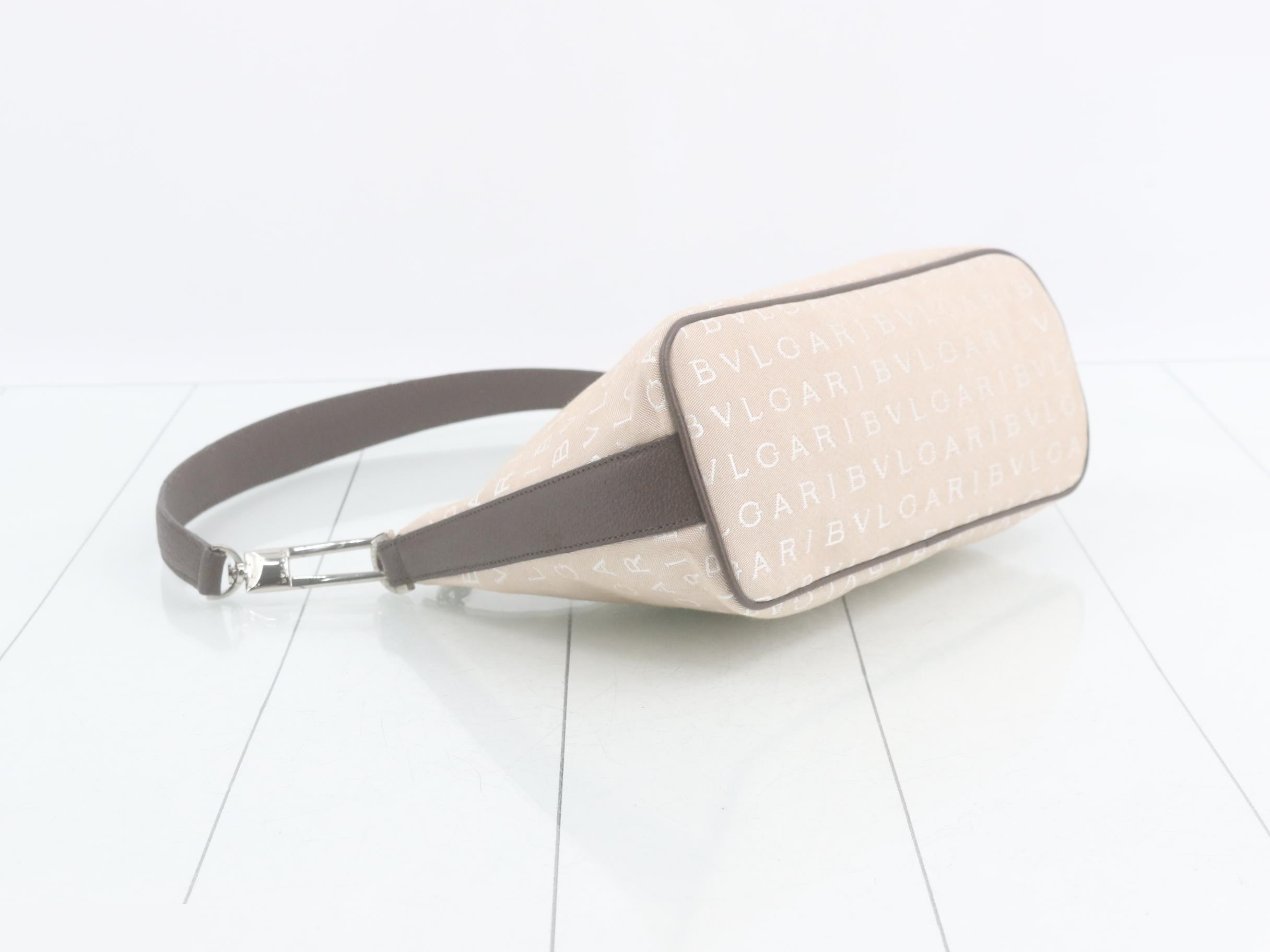 Logomania (Bag) - Shoulder Bag — view 5