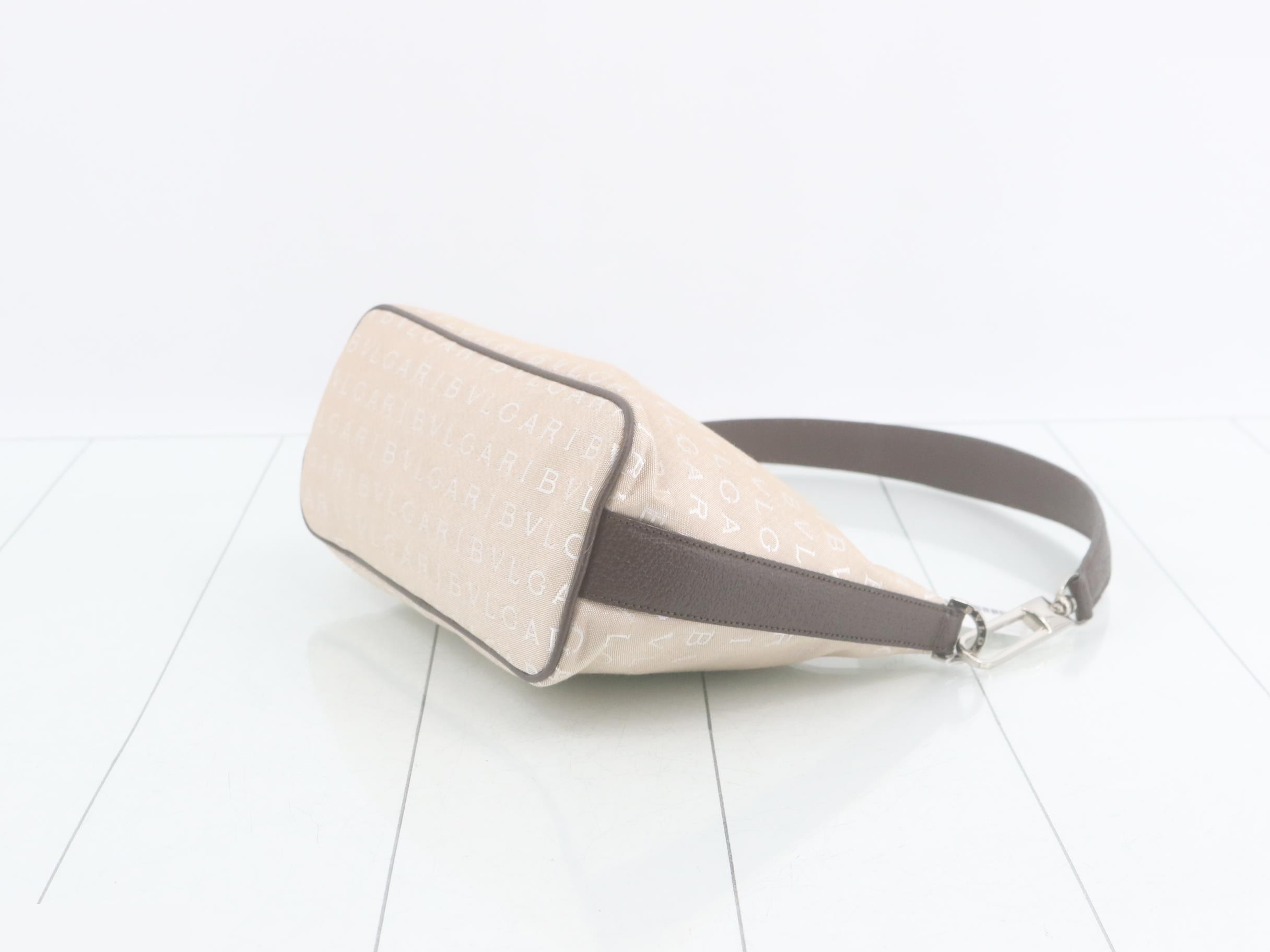 Logomania (Bag) - Shoulder Bag — view 6