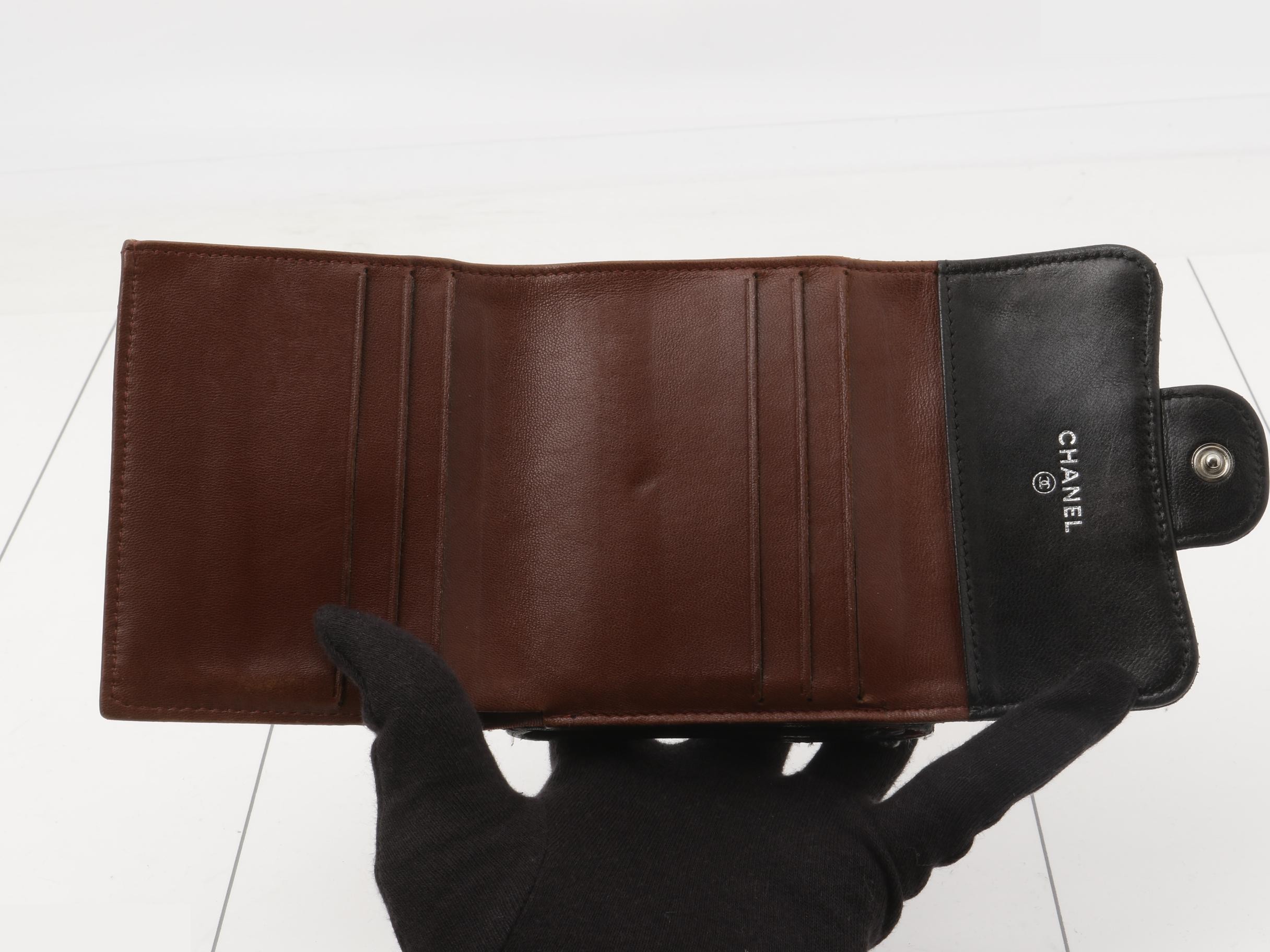 Matelassé bi-fold wallet, lambskin, black, serial number 12. — view 4