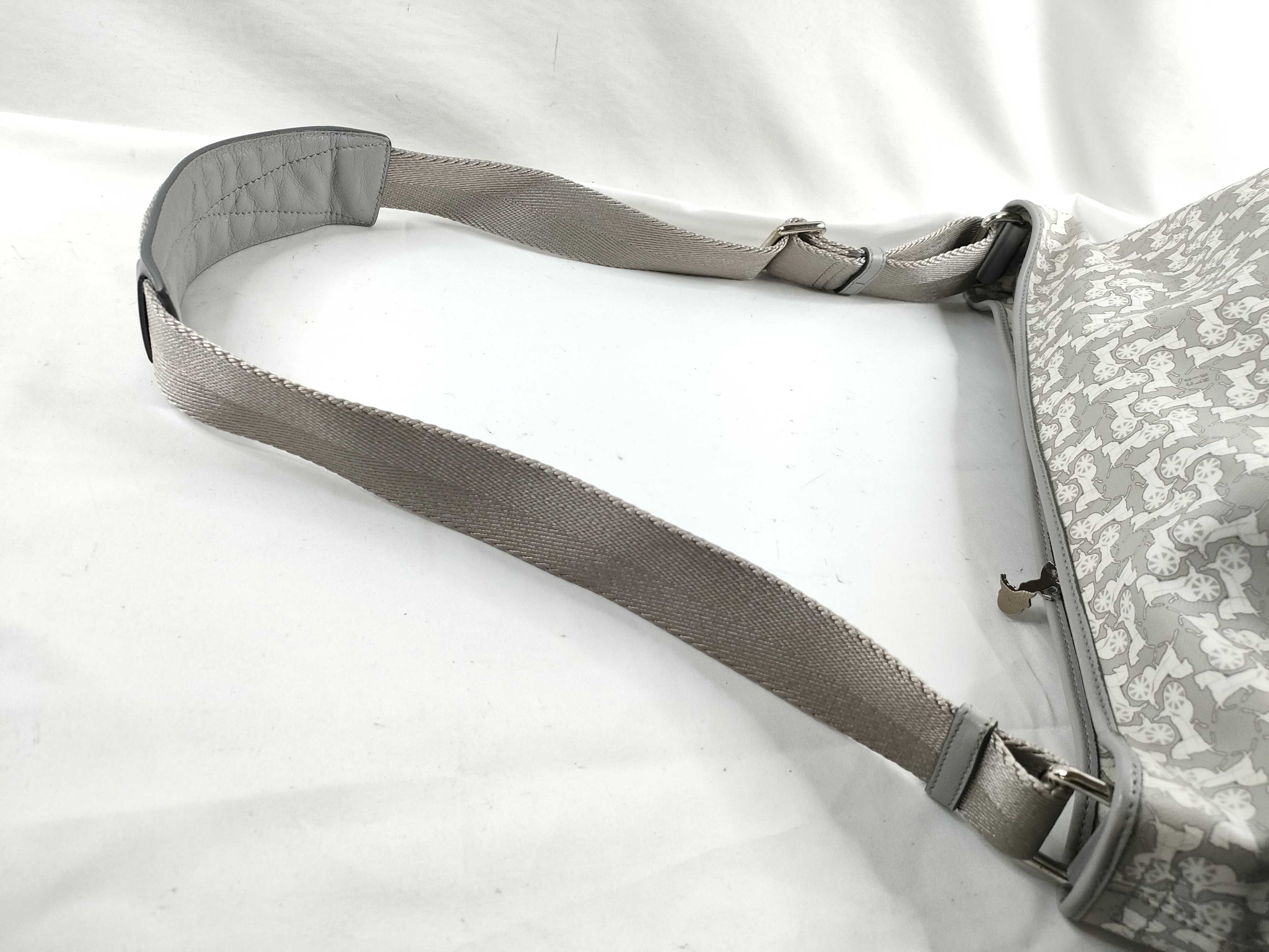 Sulky PVC Leather Shoulder Bag (Gray) — view 6