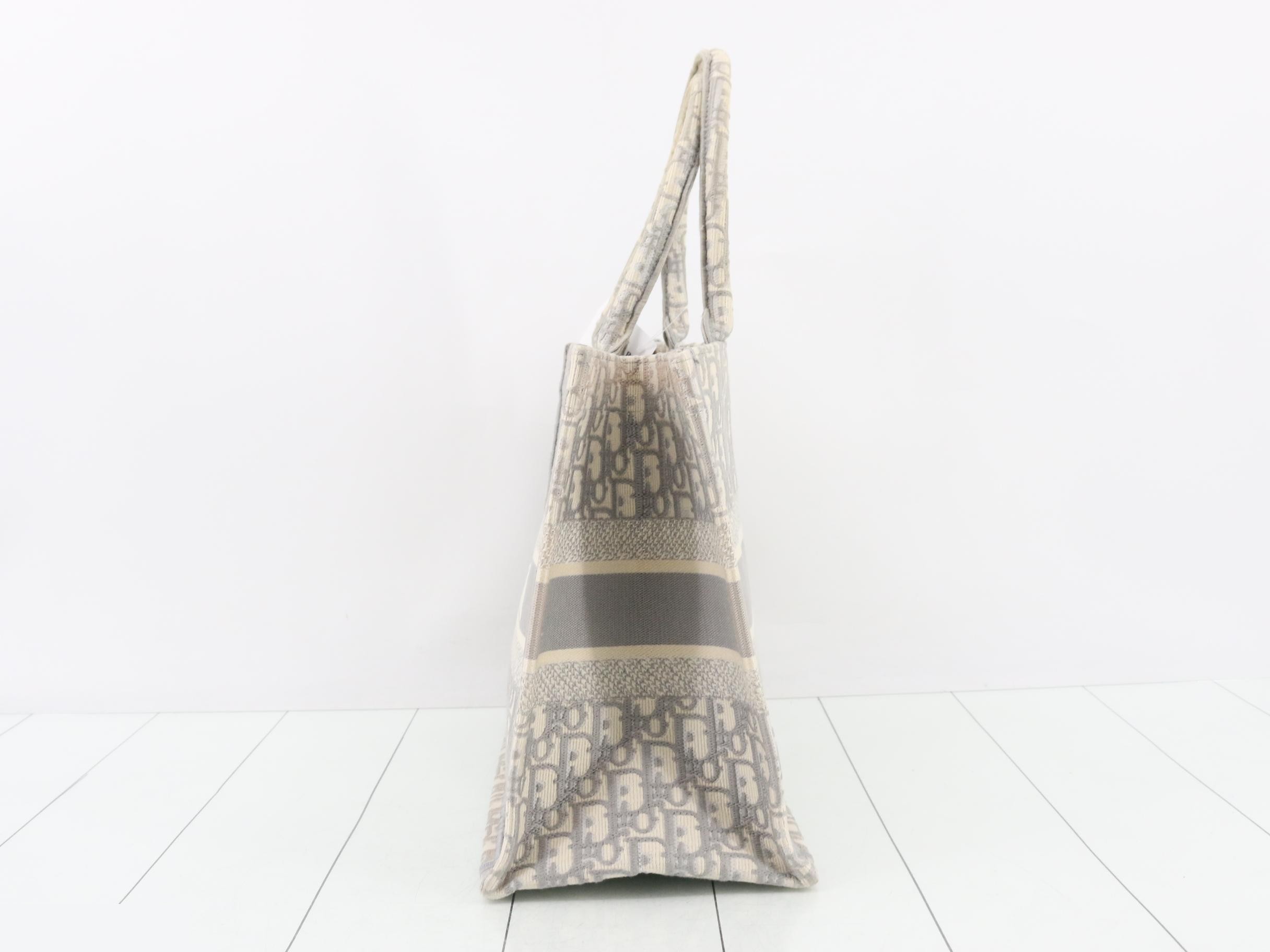 Book Tote, Medium, Oblique — view 3