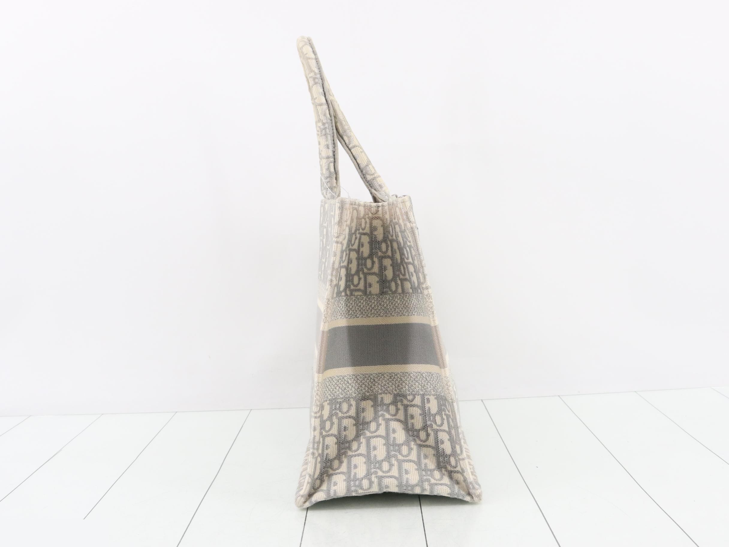 Book Tote, Medium, Oblique — view 4