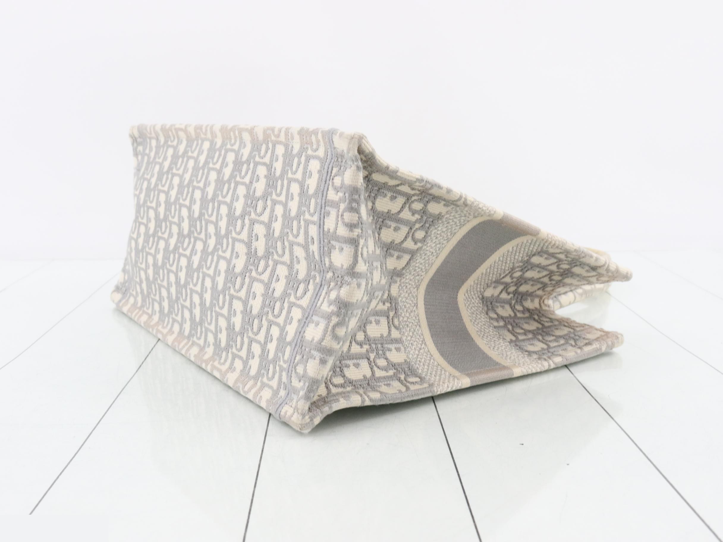 Book Tote, Medium, Oblique — view 6