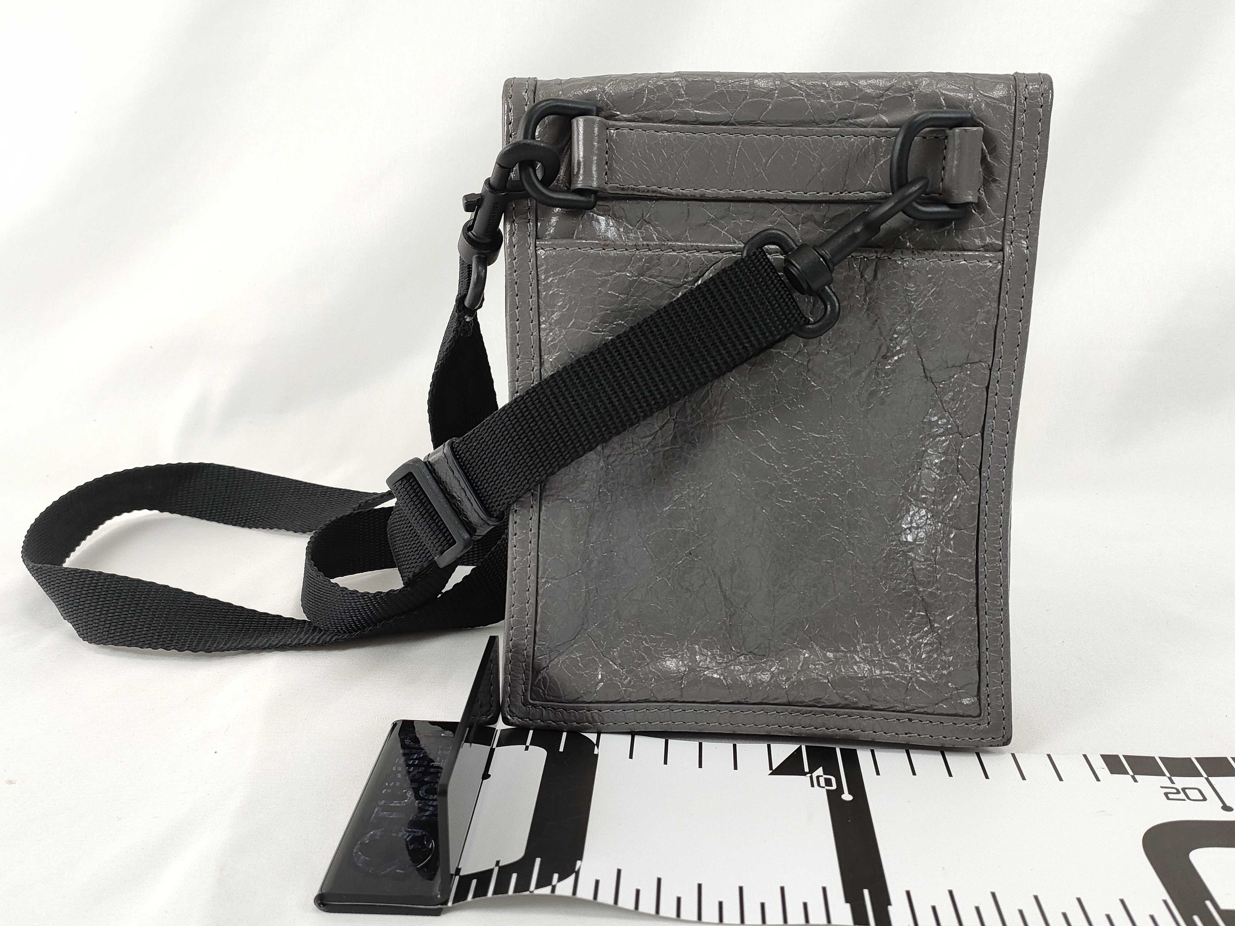Explorer Leather Shoulder Bag, Gray, 655982 (Shoulder Bag) — view 2