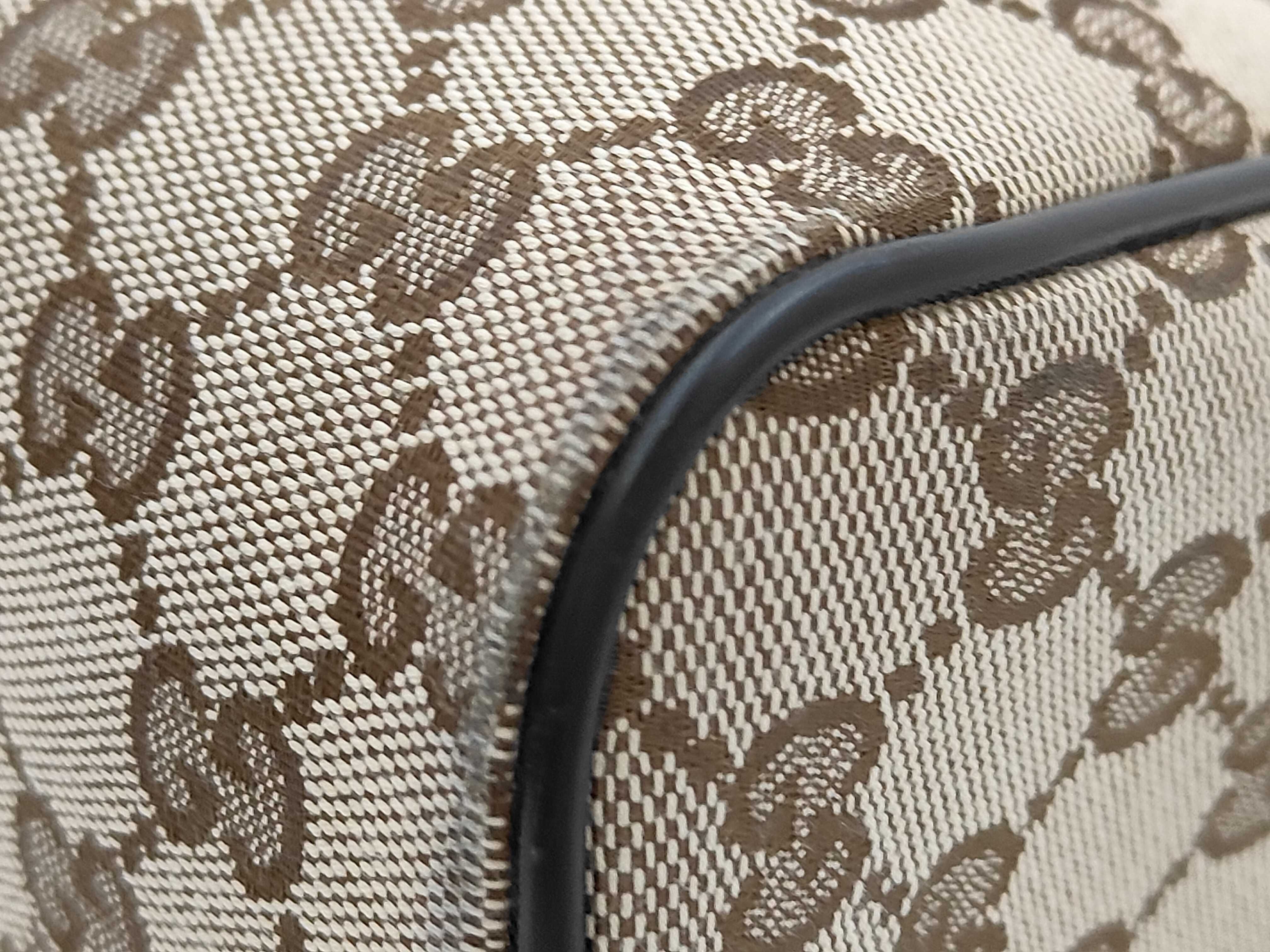 GG Supreme Canvas Messenger Bag (Shoulder Bag) — view 4