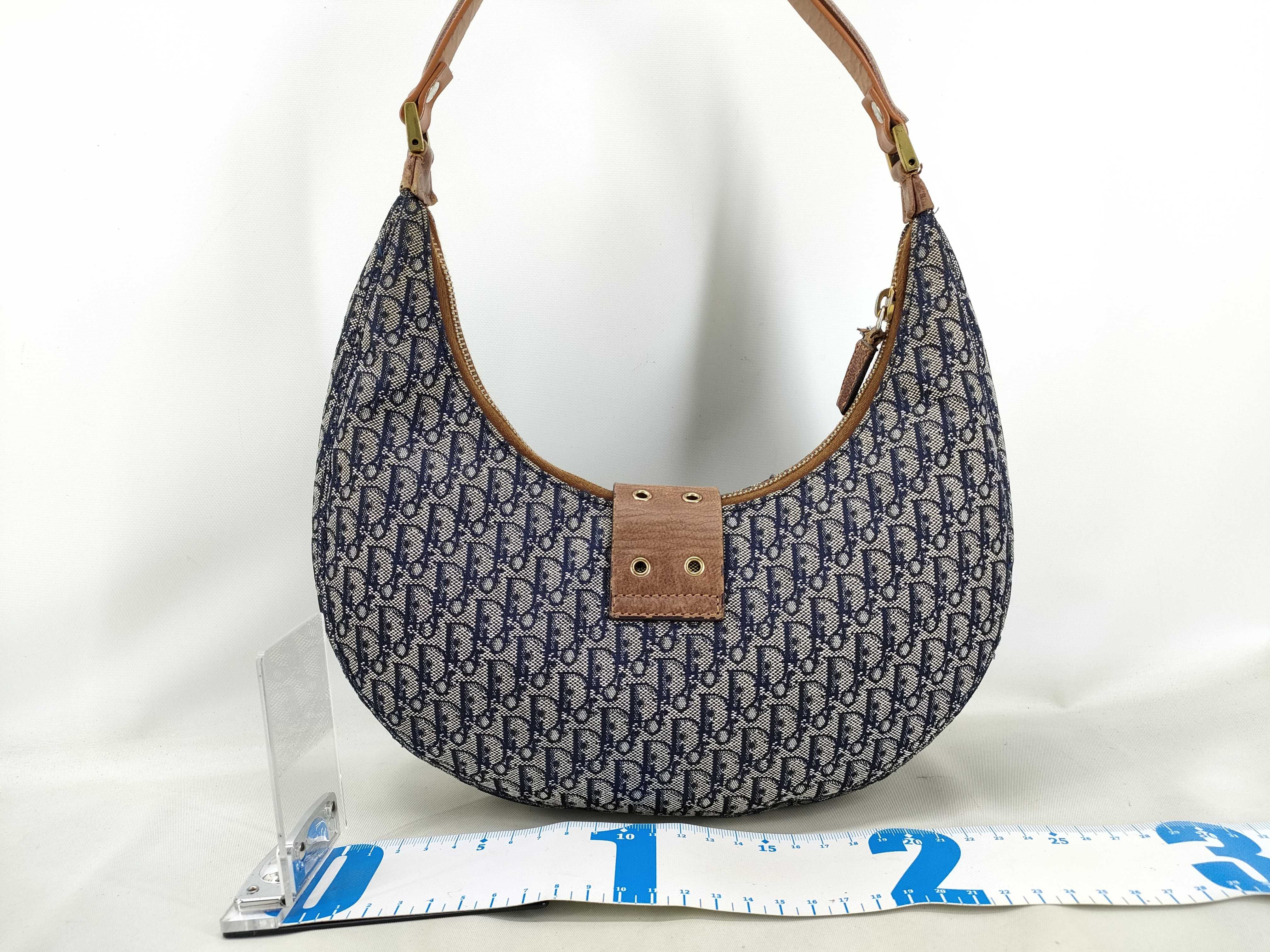 Trotter Street Chic Hobo Leather Gold Hardware One-Shoulder Bag — view 2